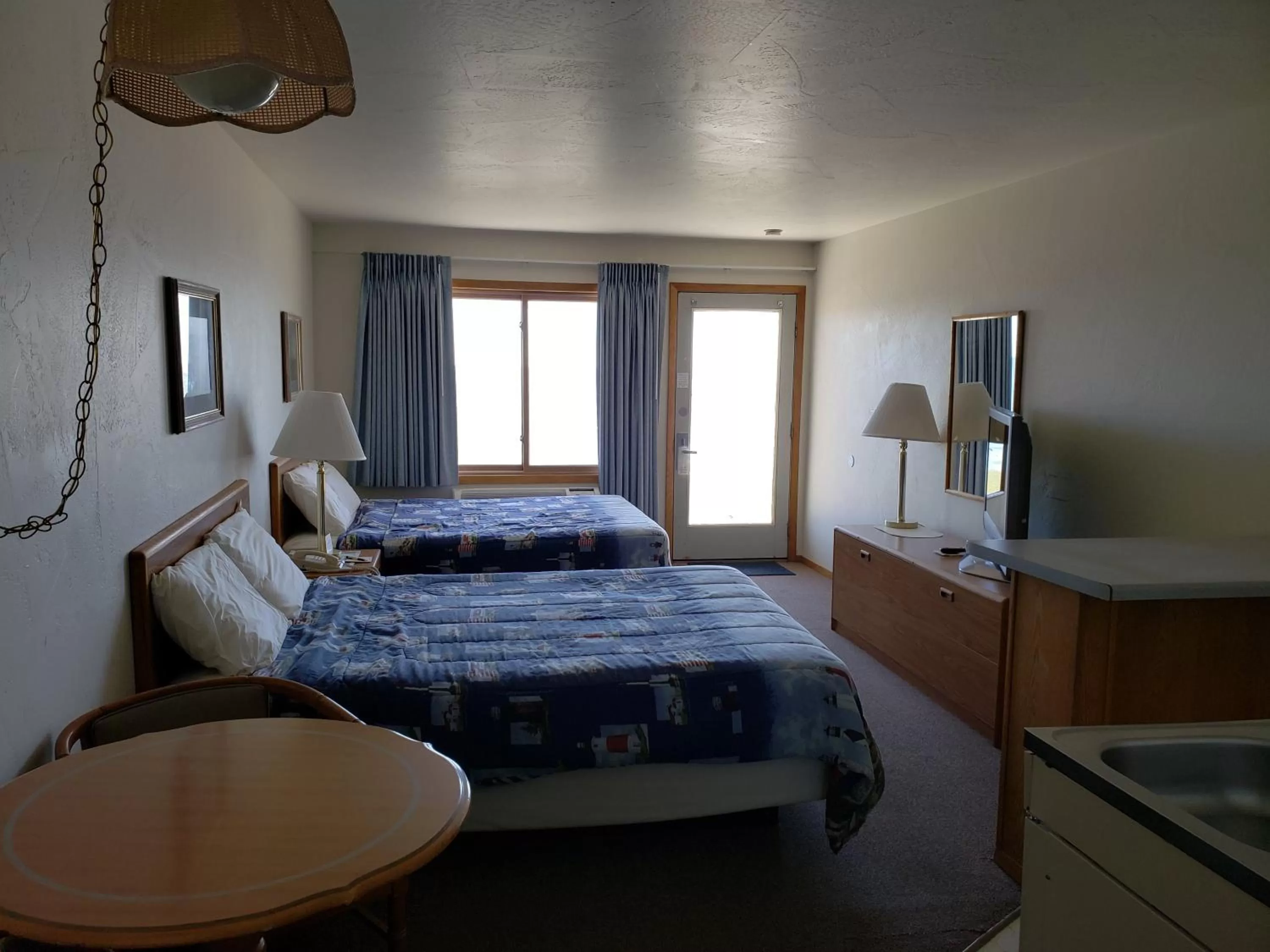 Bed in Algoma Beach Motel