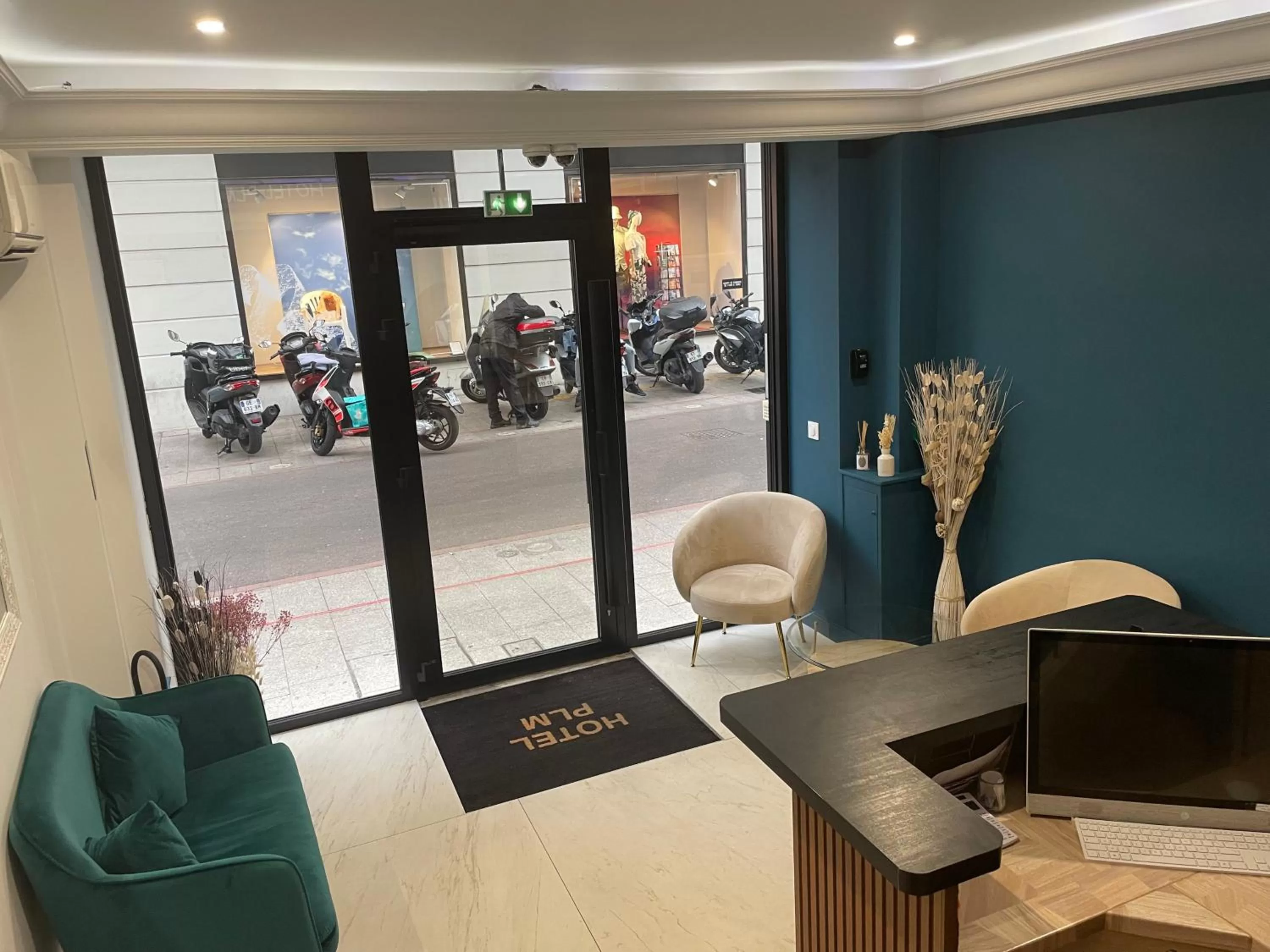 Lobby or reception in Hôtel P.L.M.