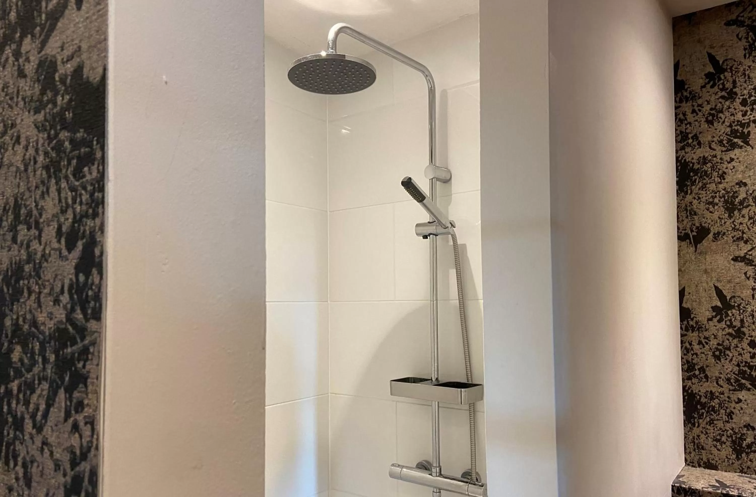Shower in Hotel Buenos
