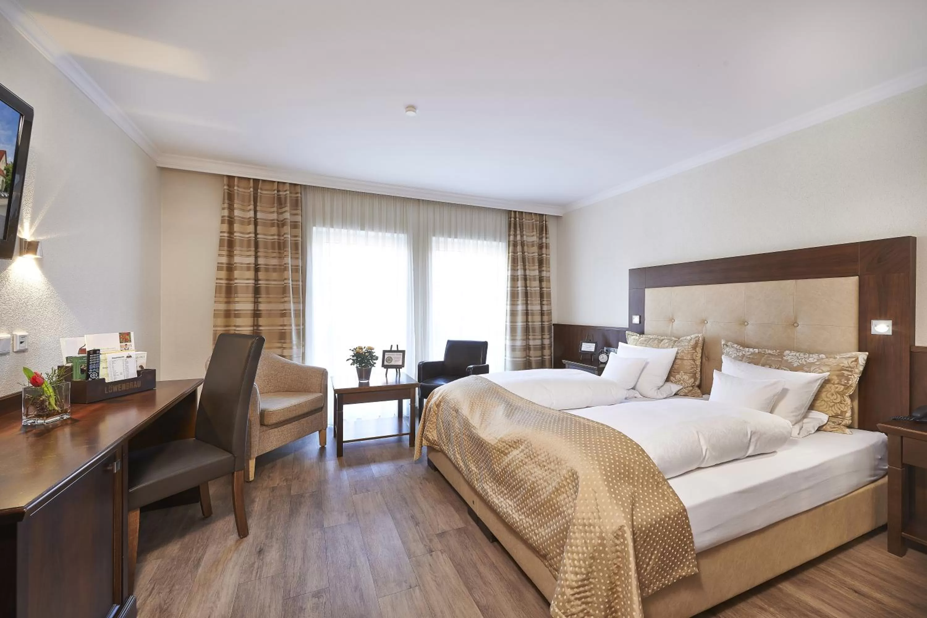 Photo of the whole room, Bed in Brauereigasthof Zum Löwenbräu