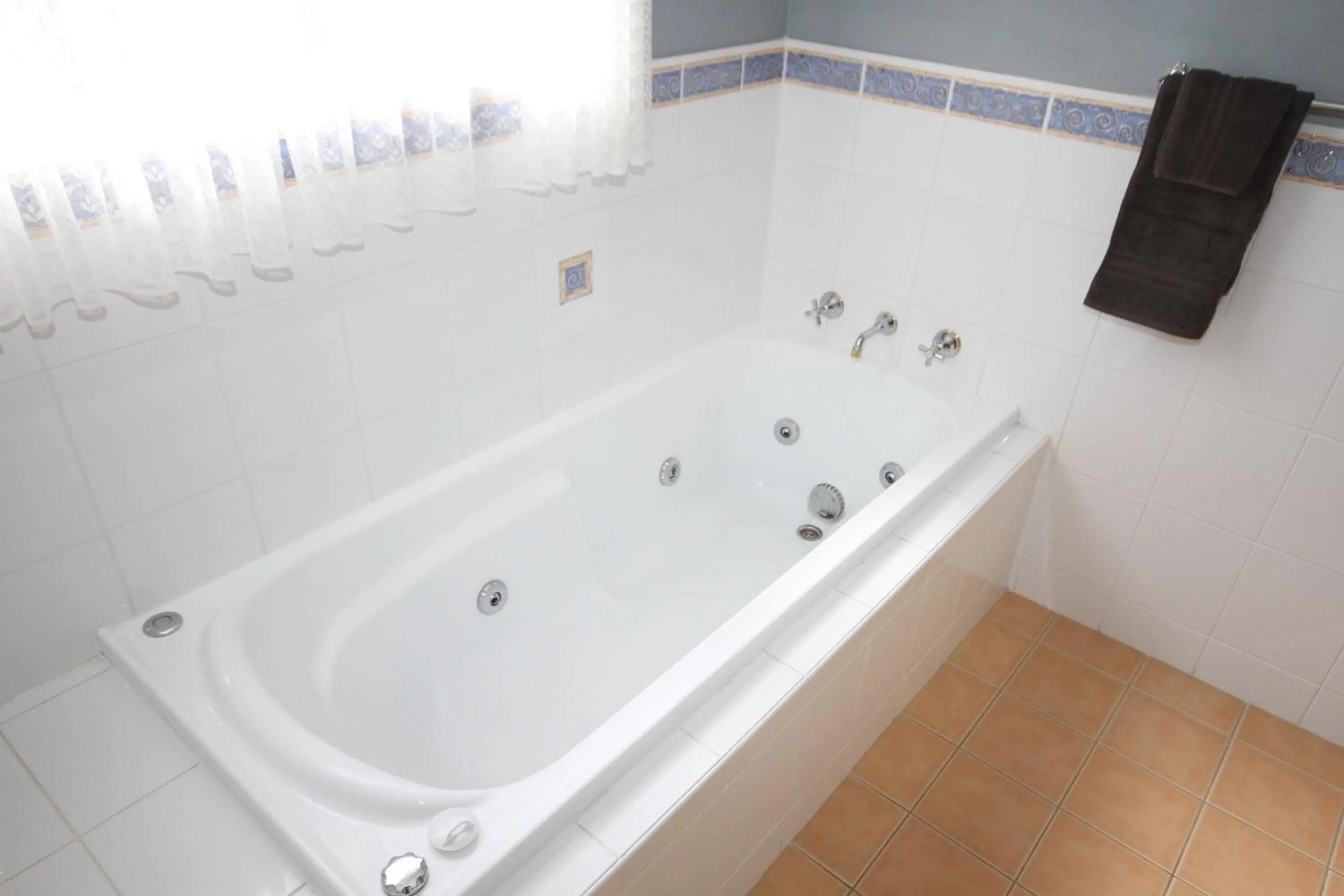 Bathroom in Acacia Snowy Motel