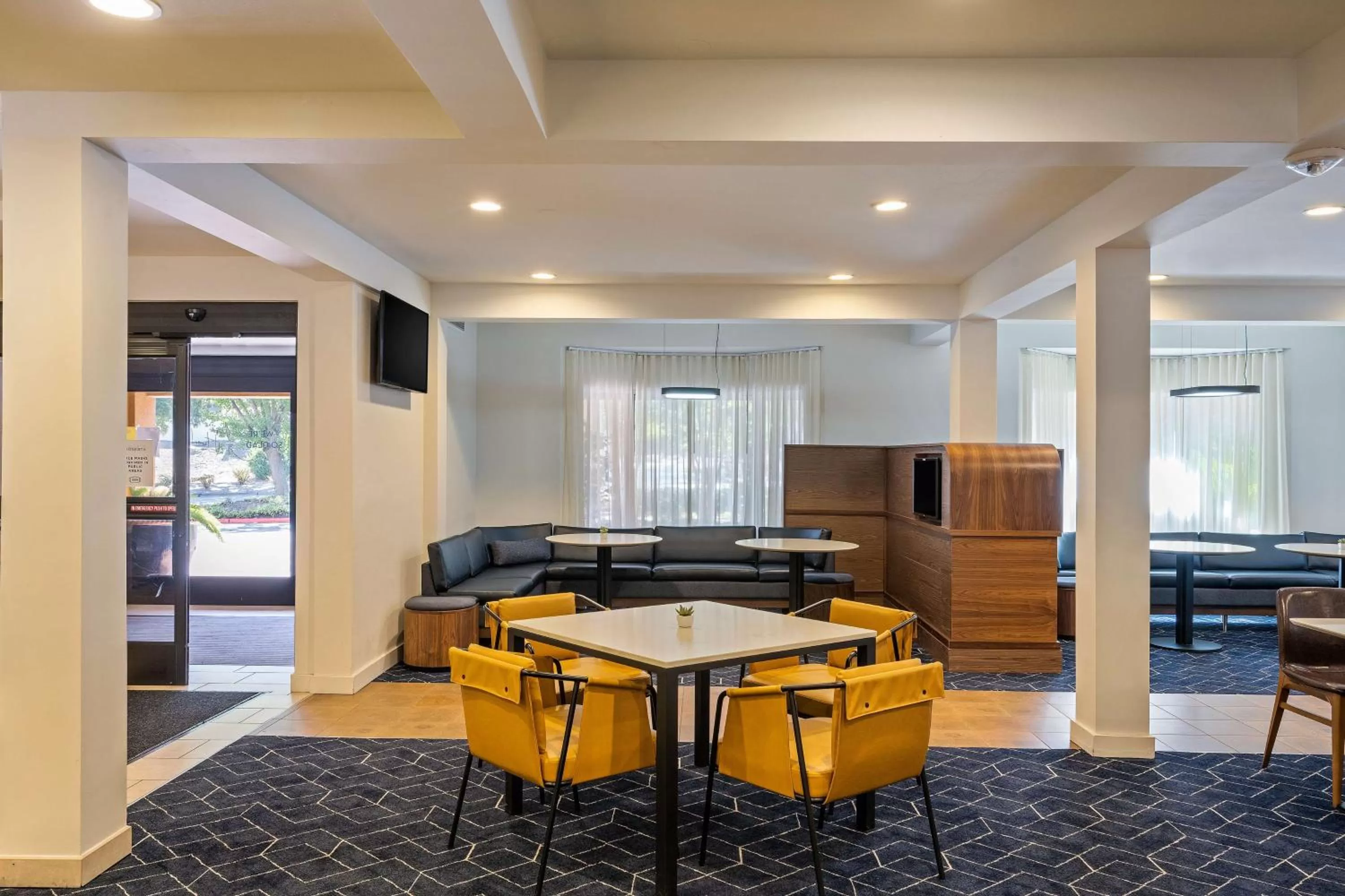 Lobby or reception in Sonesta Select San Ramon