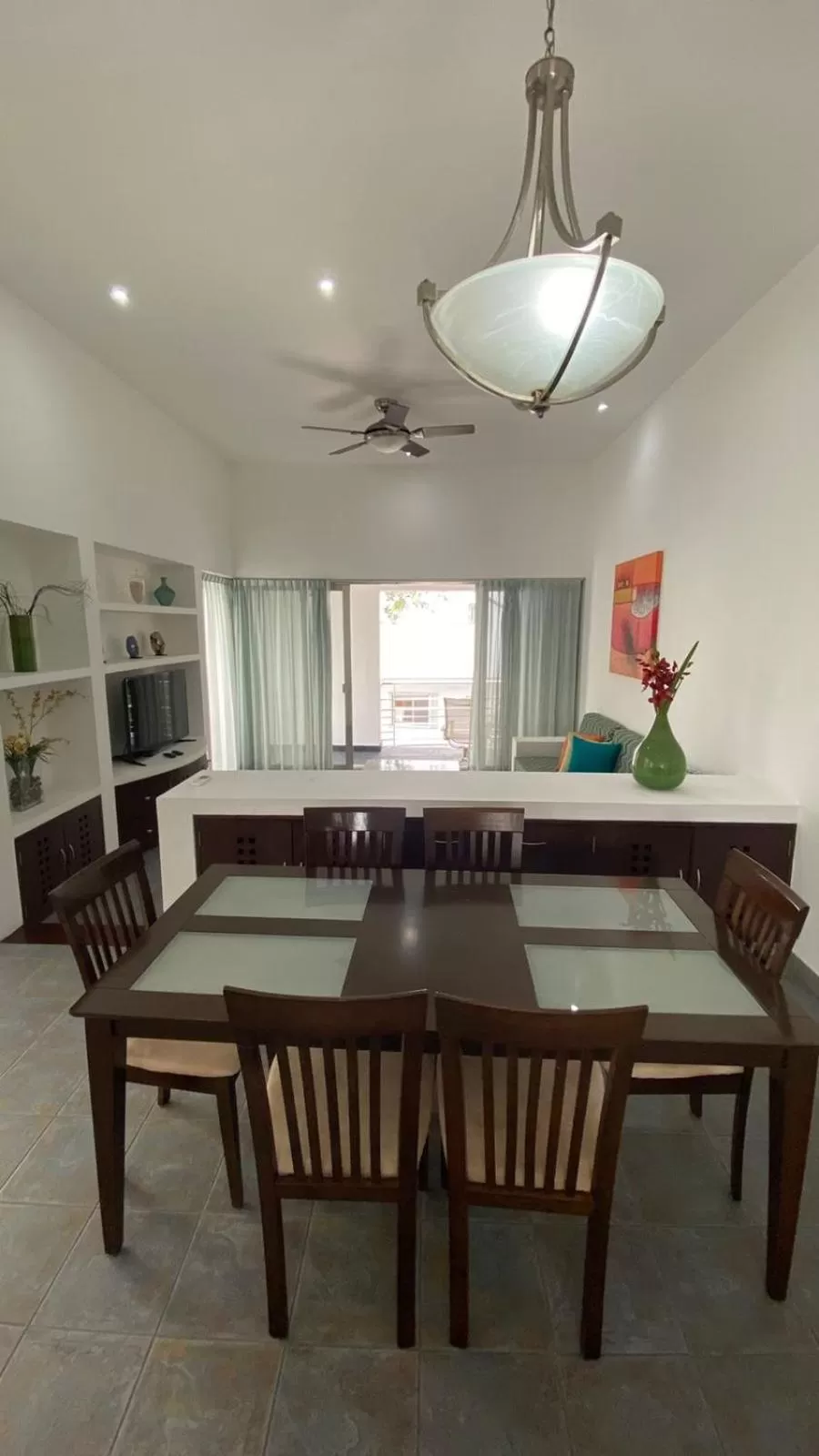 Dining Area in Dangelos Hotel on Fifth Avenue
