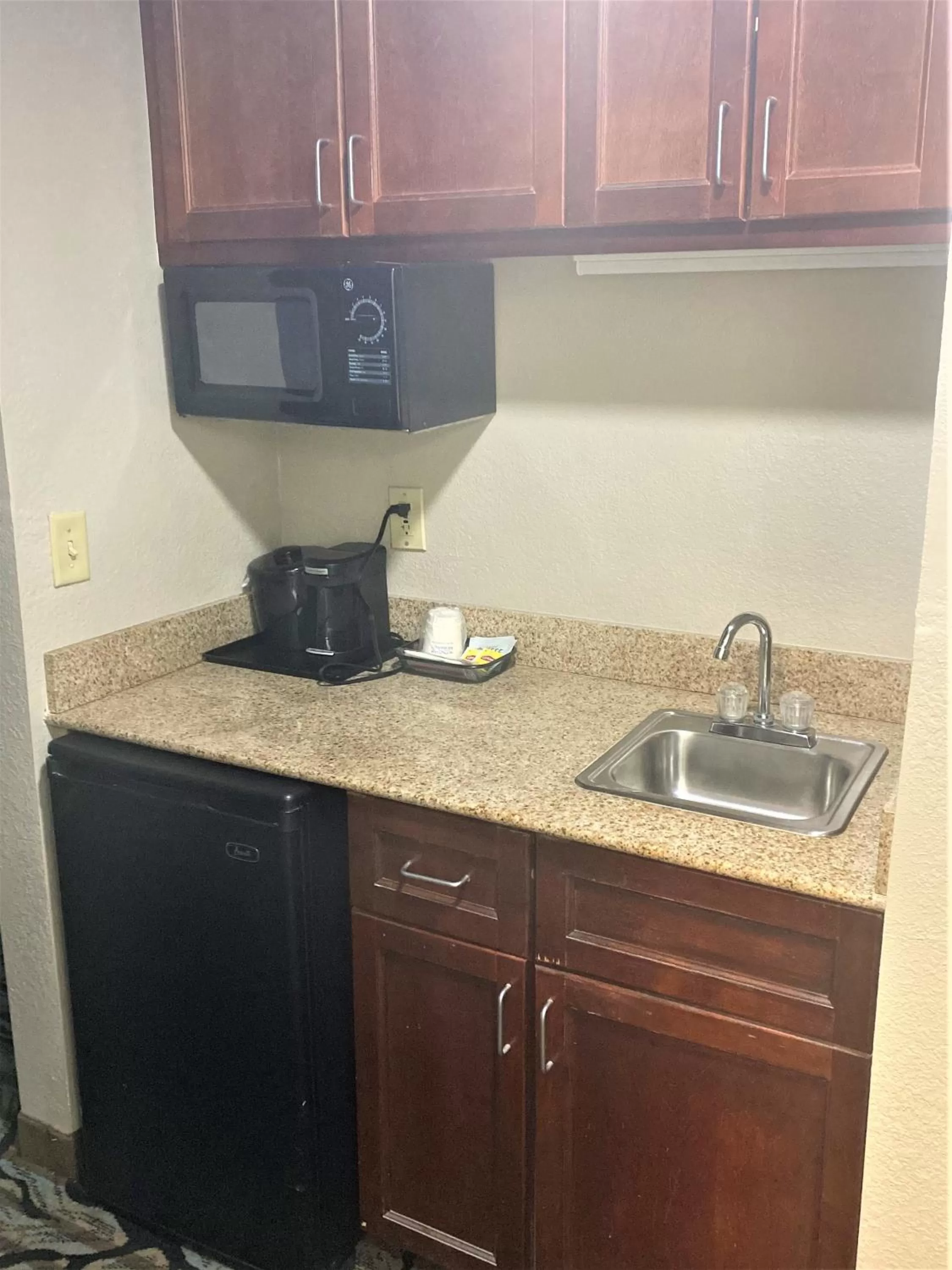 Coffee/tea facilities in Baymont by Wyndham Jackson/Ridgeland