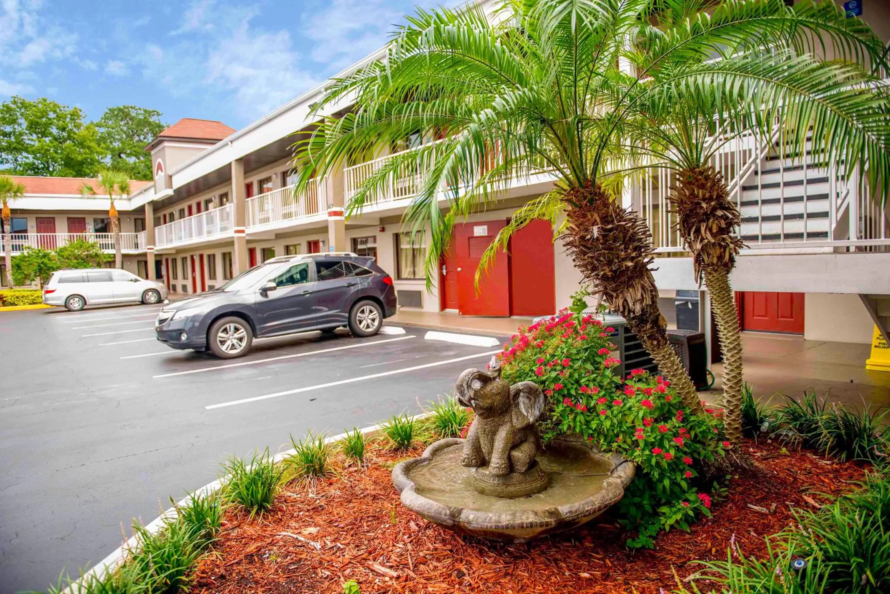 Parking in Hotel South Tampa & Suites
