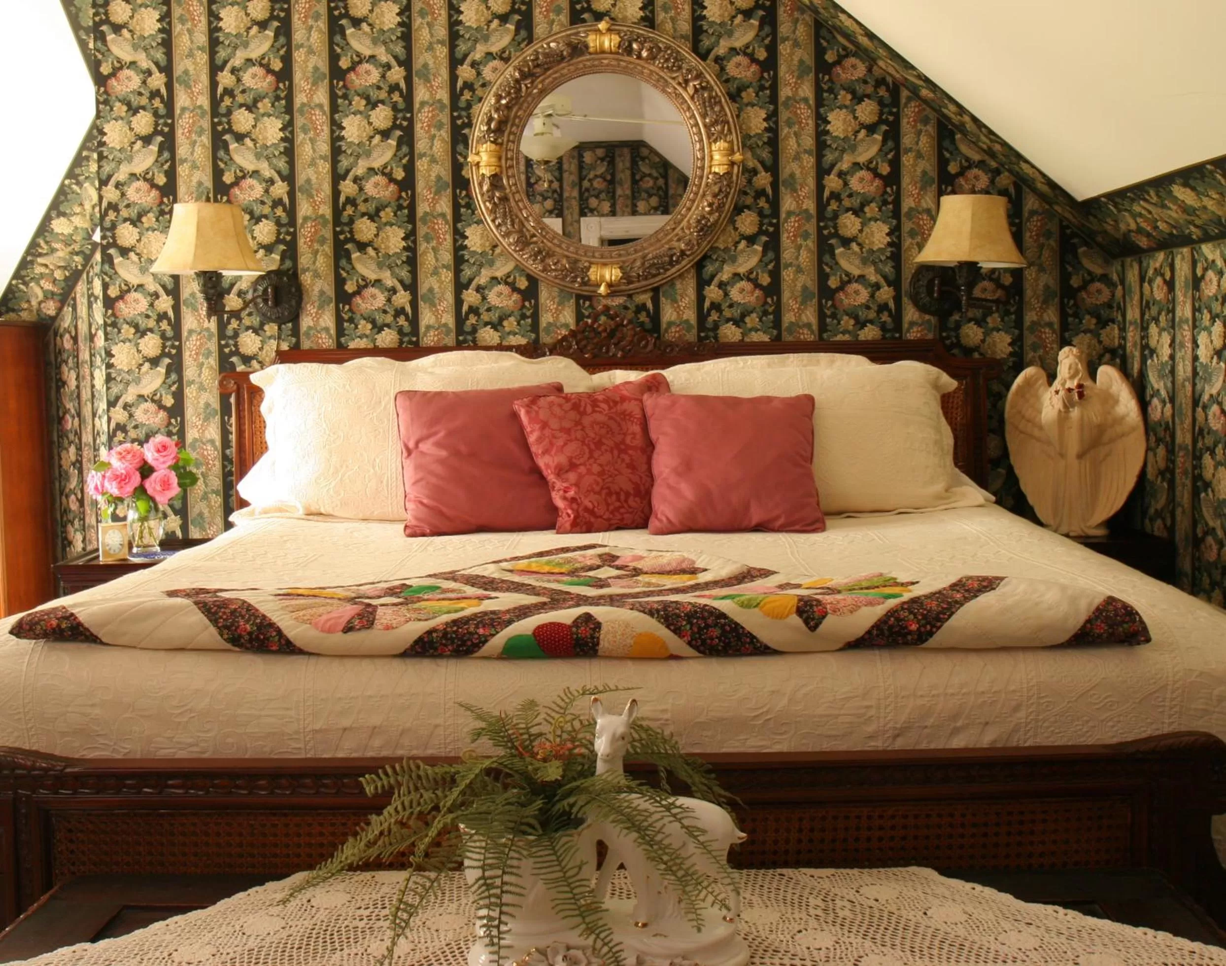 Bedroom, Bed in White Doe Inn Bed & Breakfast