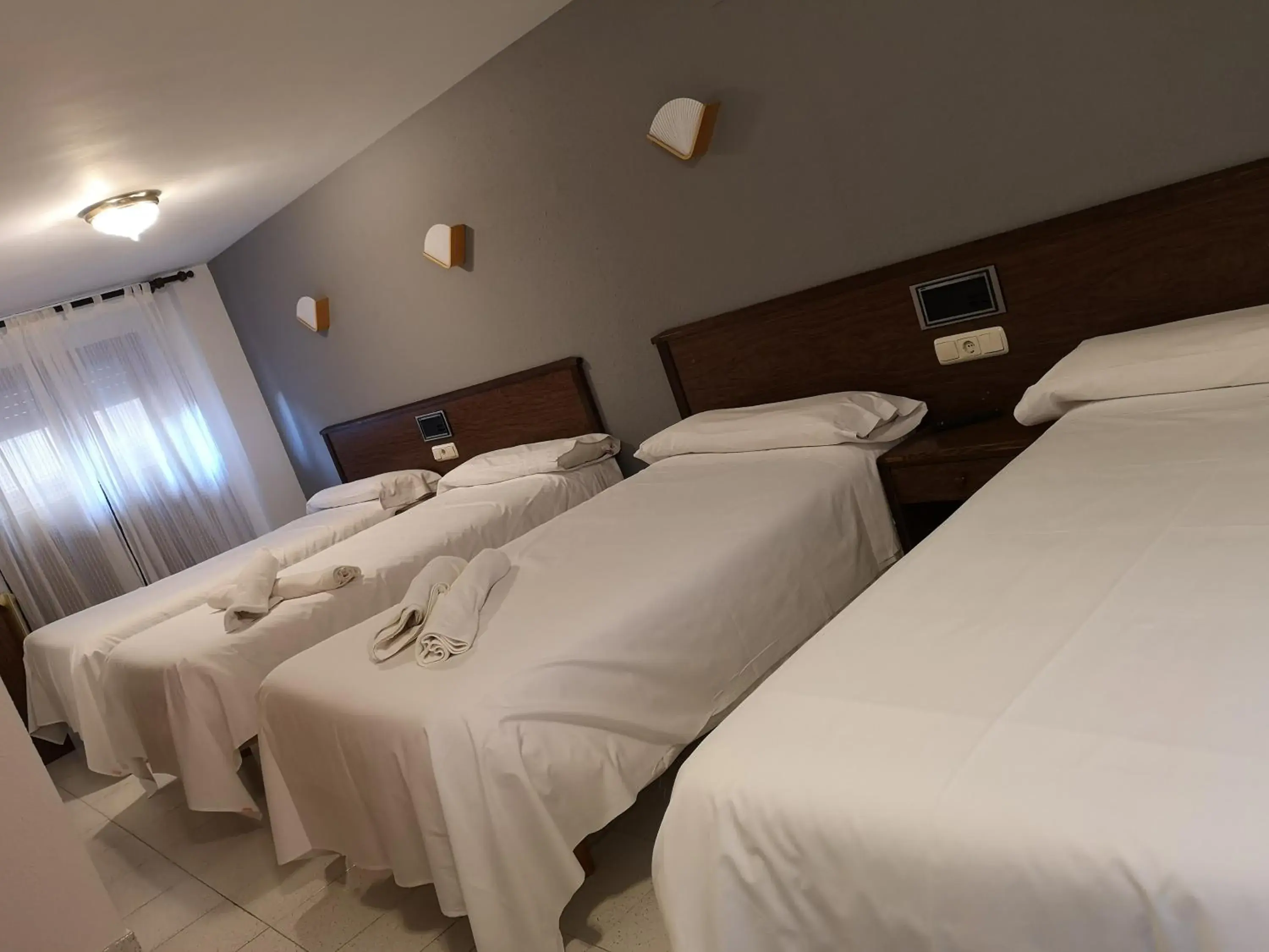 Classic Quadruple Room in Ciudad de Jaca Classic Quadruple Room in Ciudad de Jaca