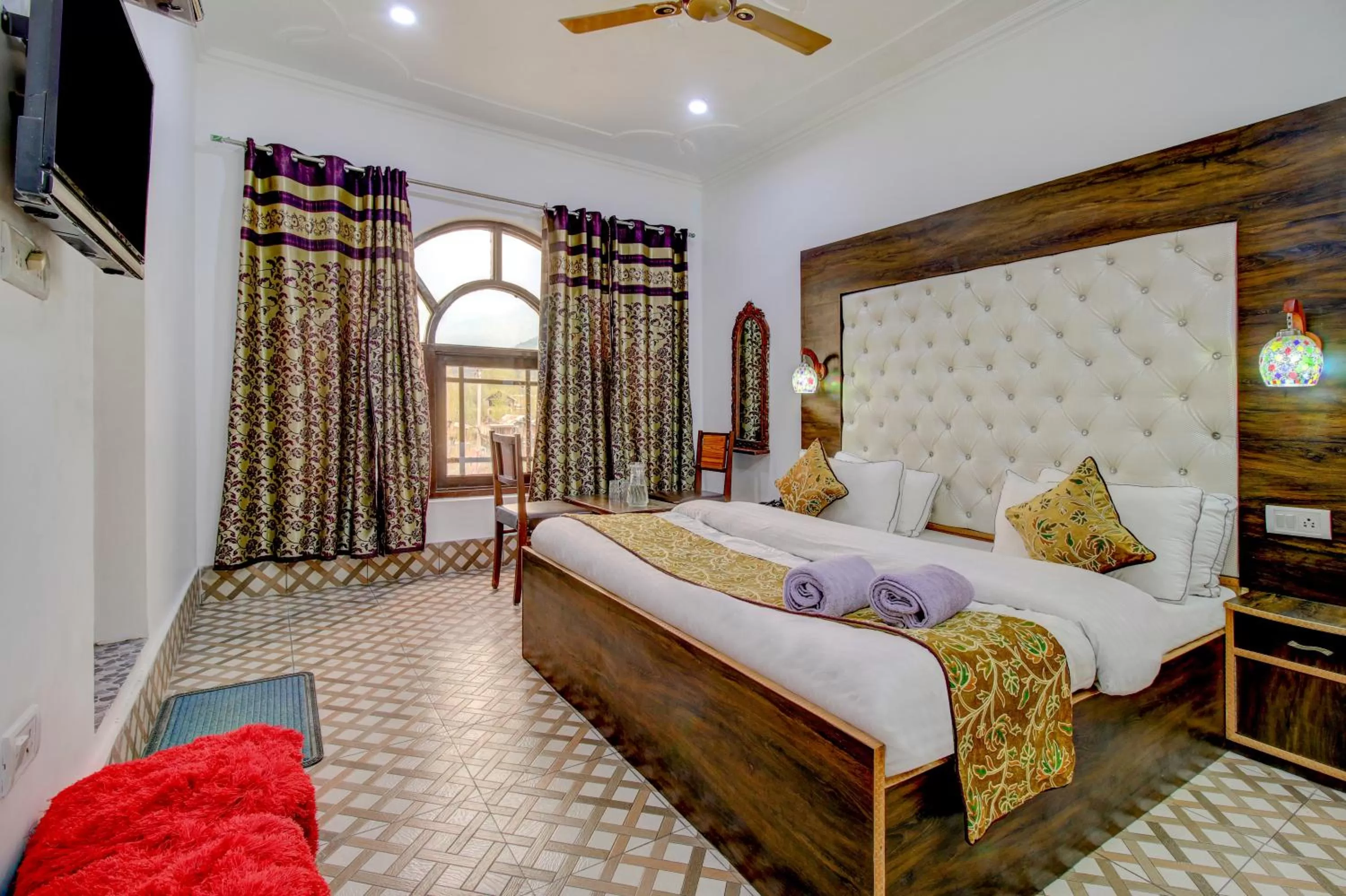 Bed in HOTEL ROYAL HAMEED