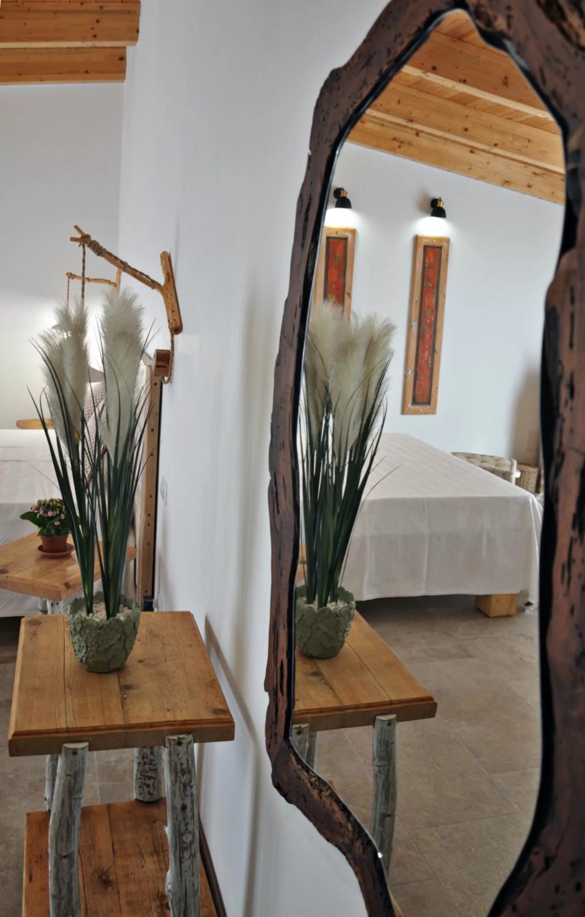 Decorative detail, Bed in B&B Les Chambres Rooms & Suite