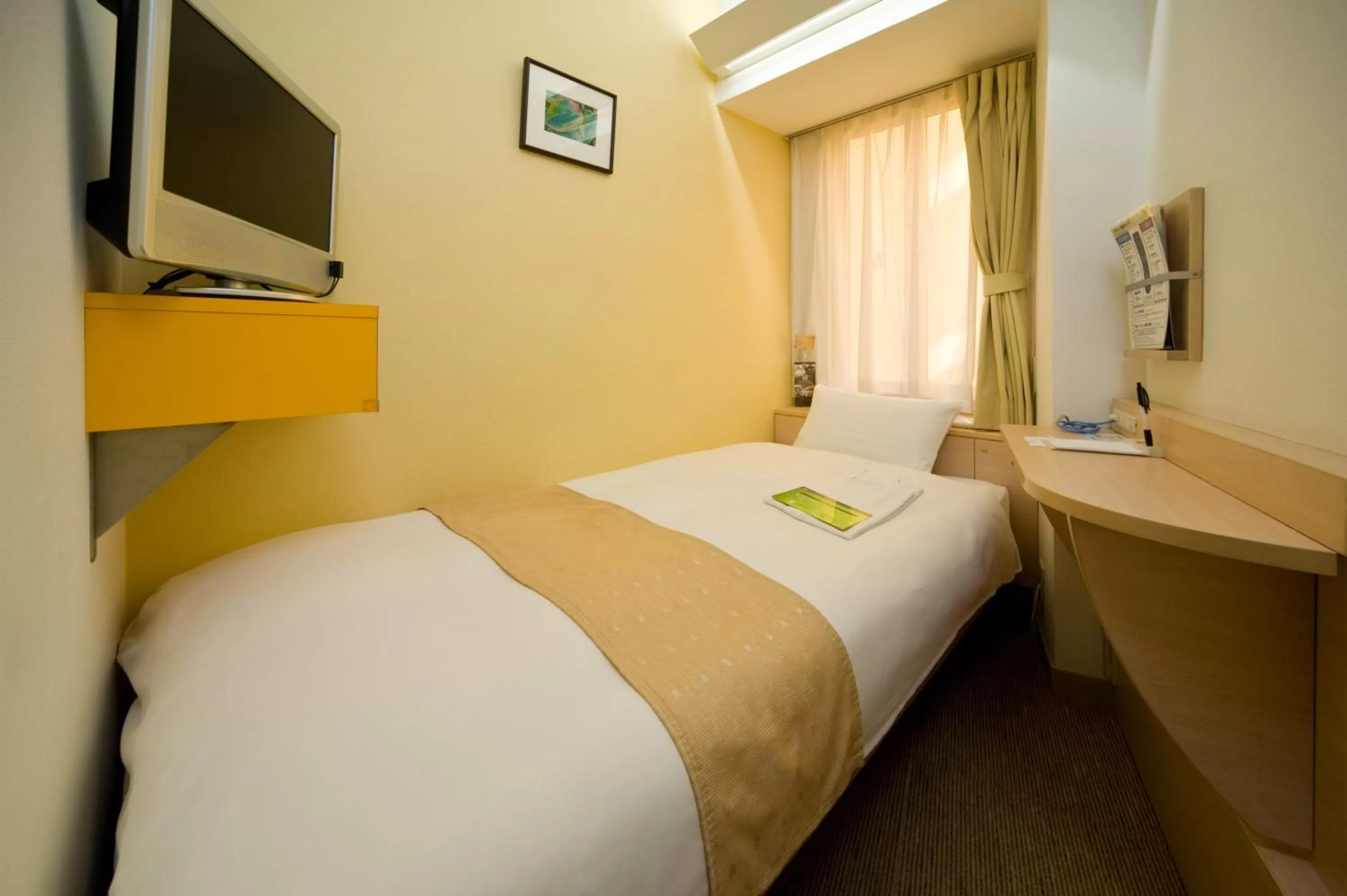 Photo of the whole room, Bed in Chisun Inn Nagoya