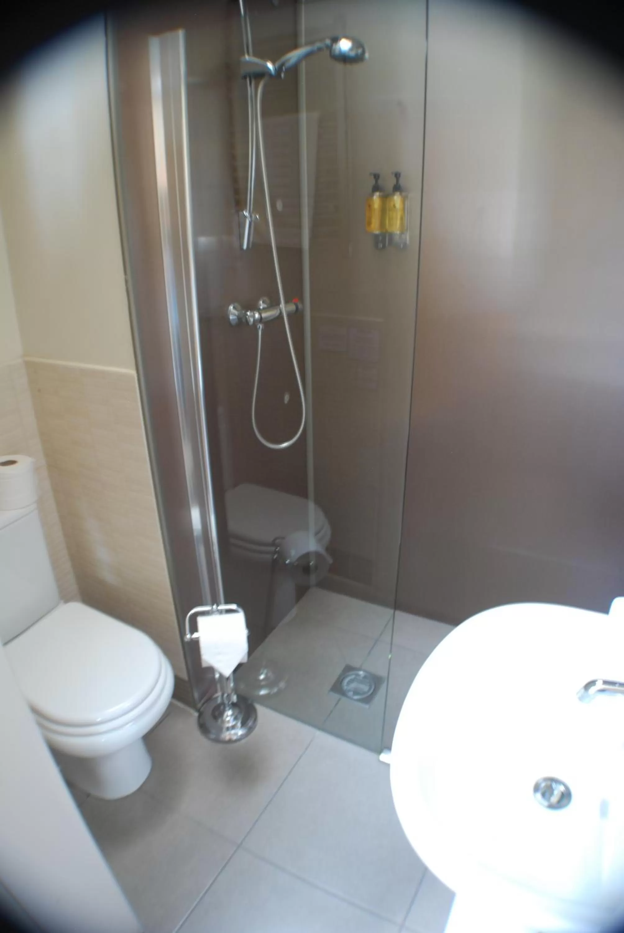 Bathroom in The Salisbury Hotel