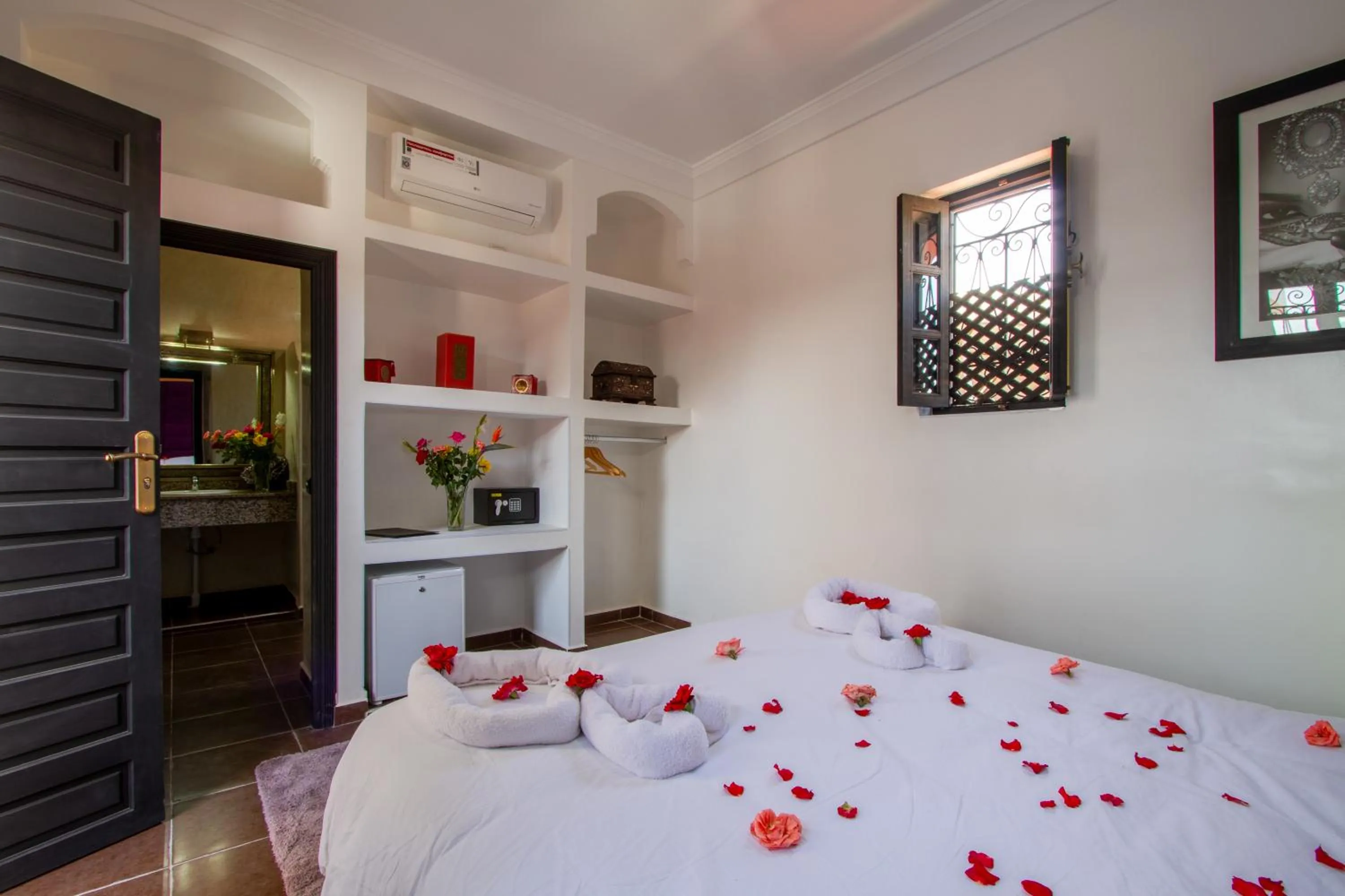 Photo of the whole room, Bed in Ryad Amiran & Spa