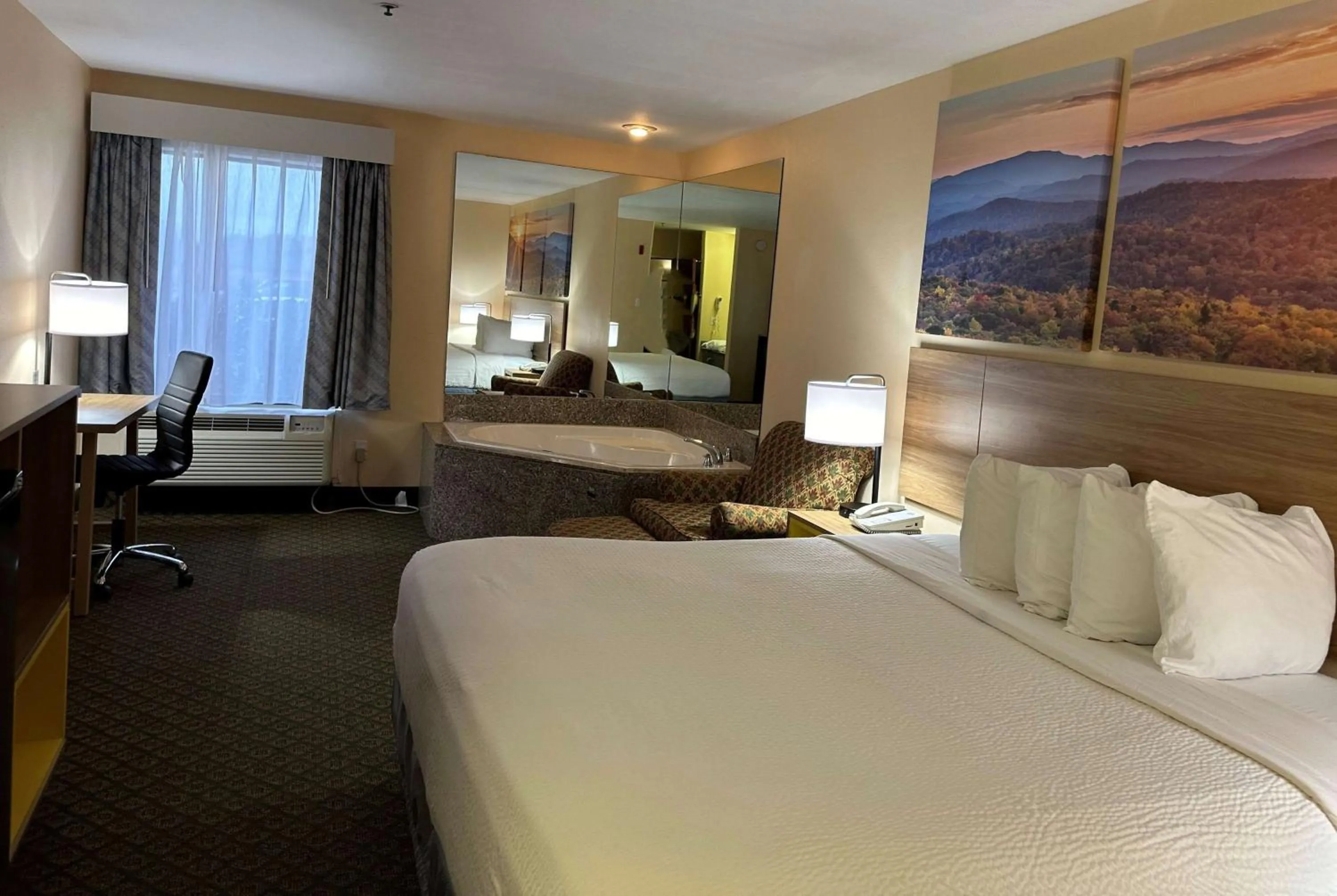 Photo of the whole room, Bed in Days Inn & Suites by Wyndham Eunice