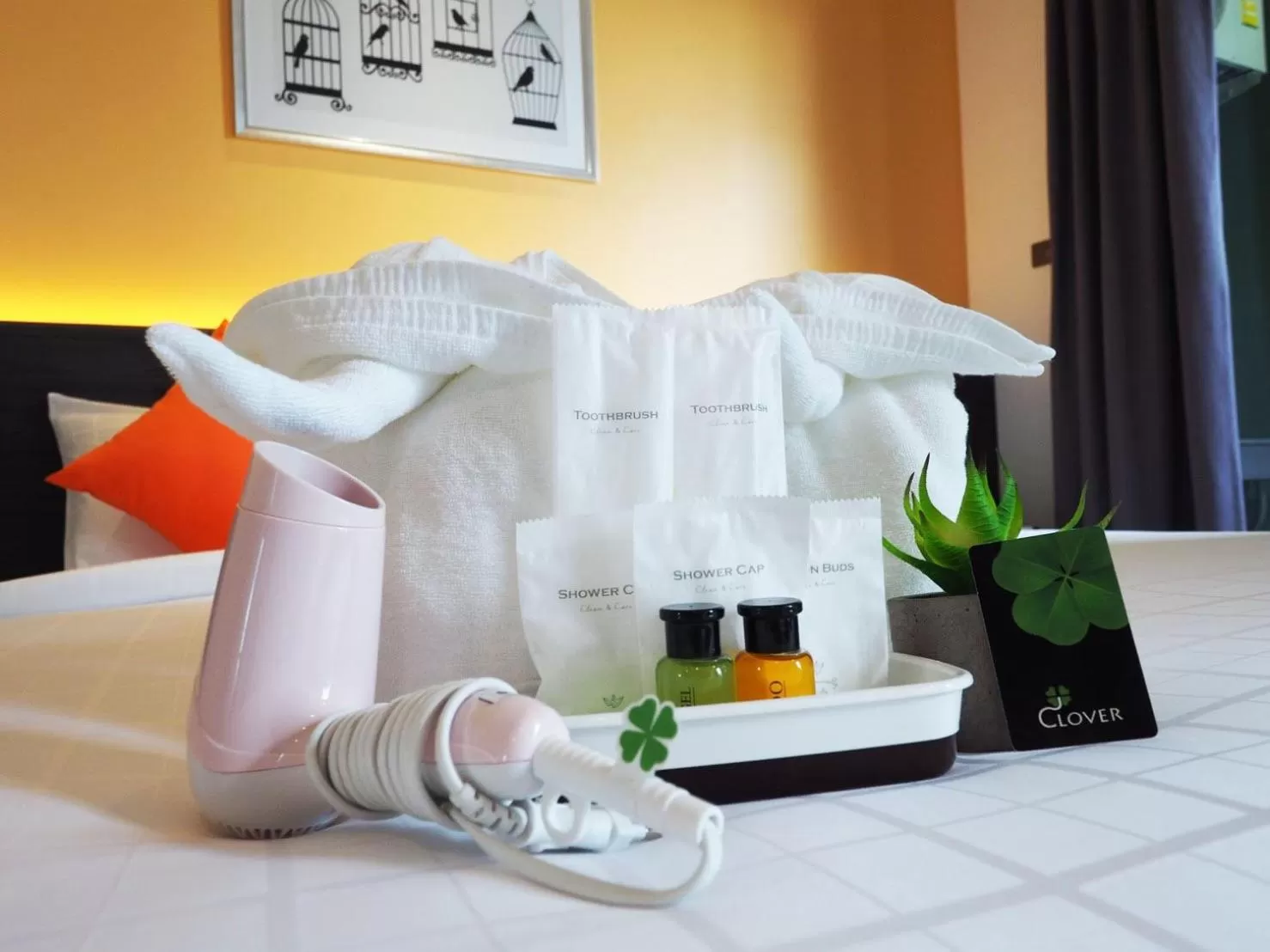 Property building, Bed in Clover Hotel Hatyai