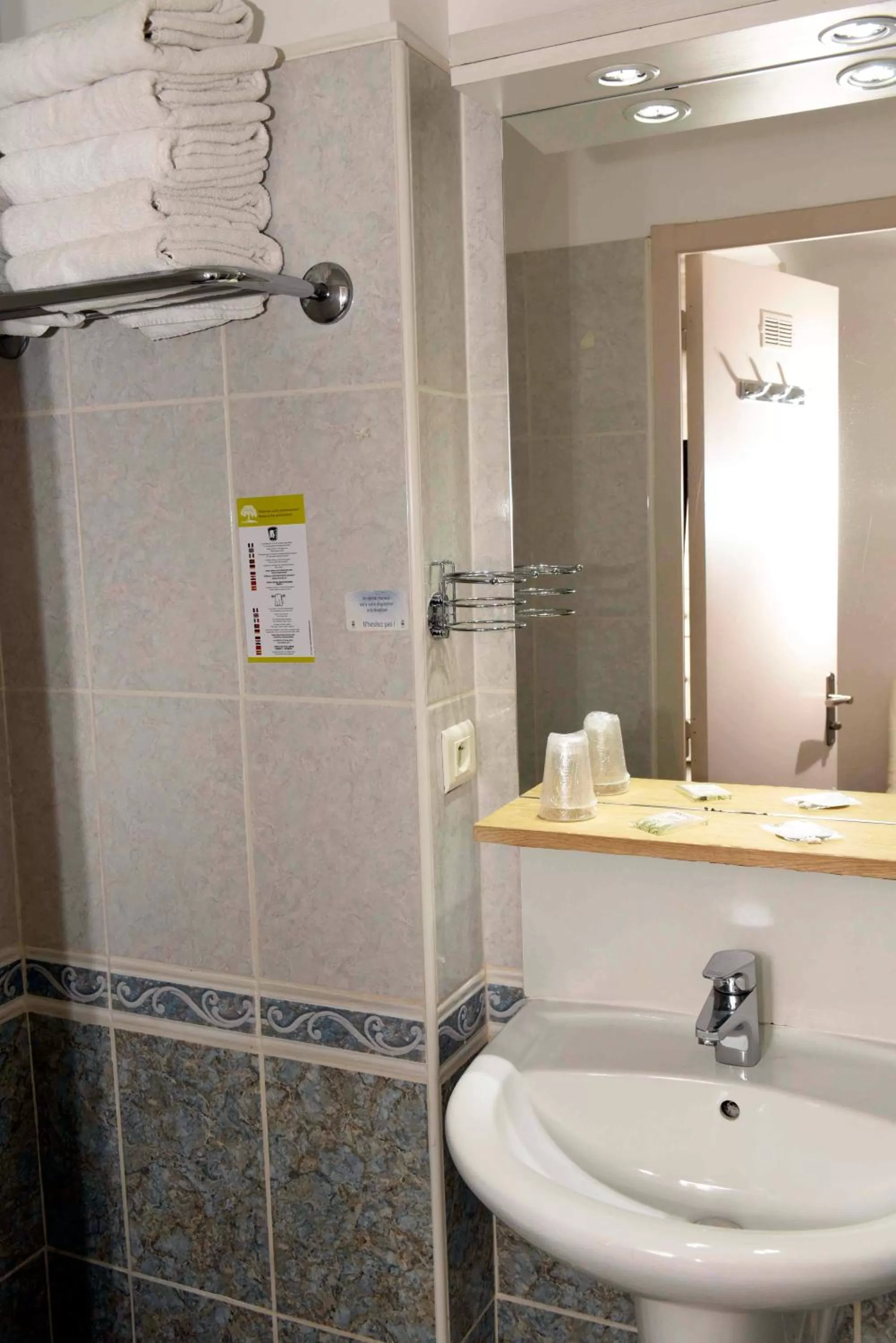 Bathroom in Azur Hôtel