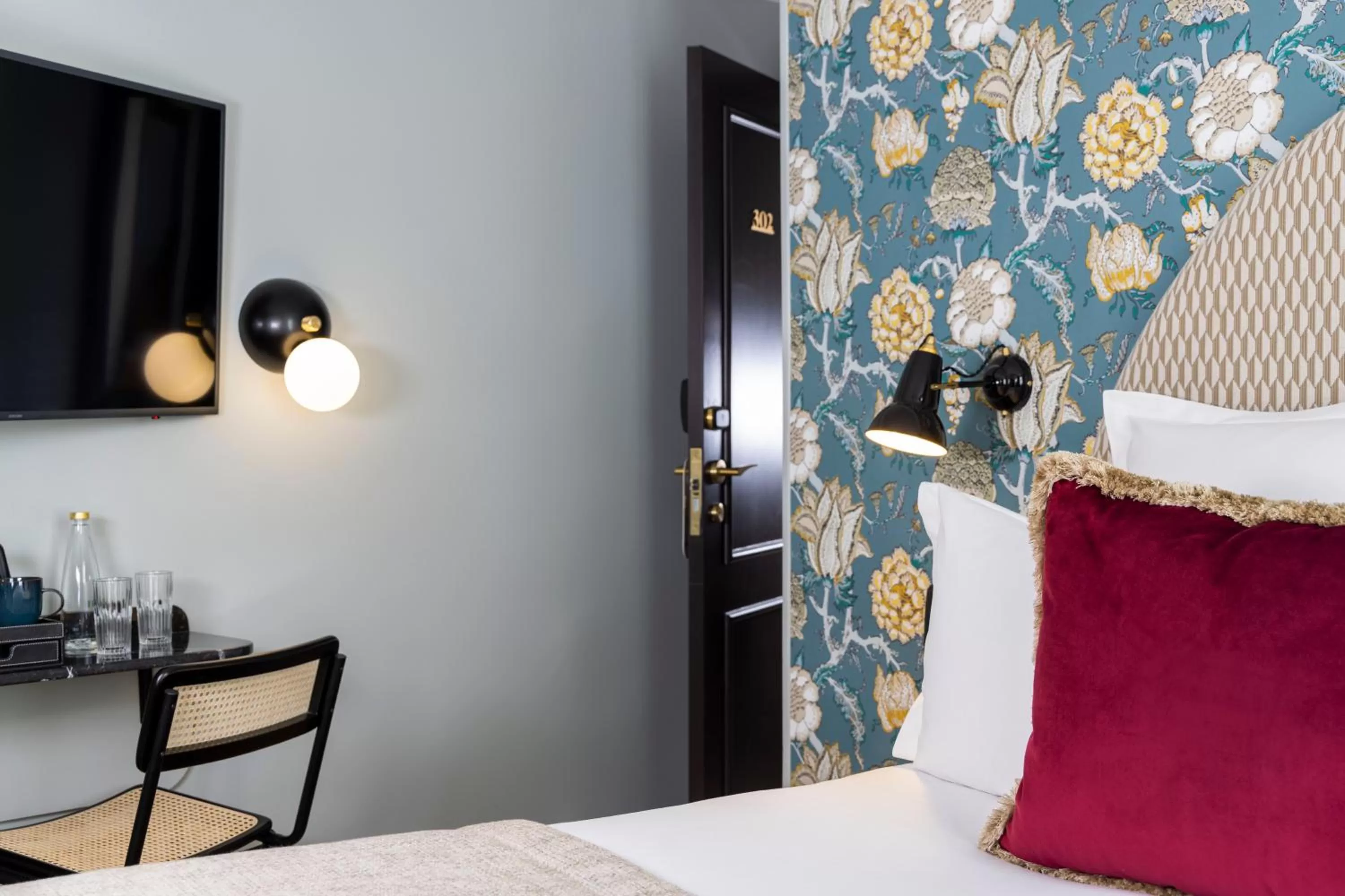 Bedroom, Bed in Hotel Bloum