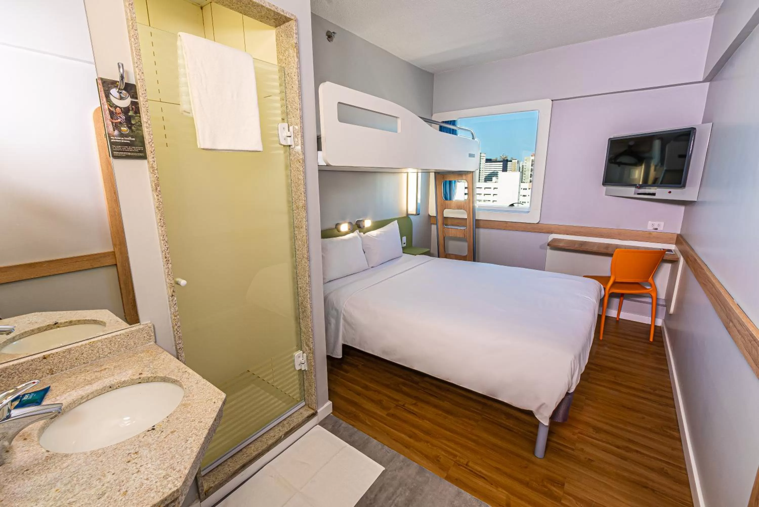 Bathroom, Bed in Ibis Budget Fortaleza Praia de Iracema