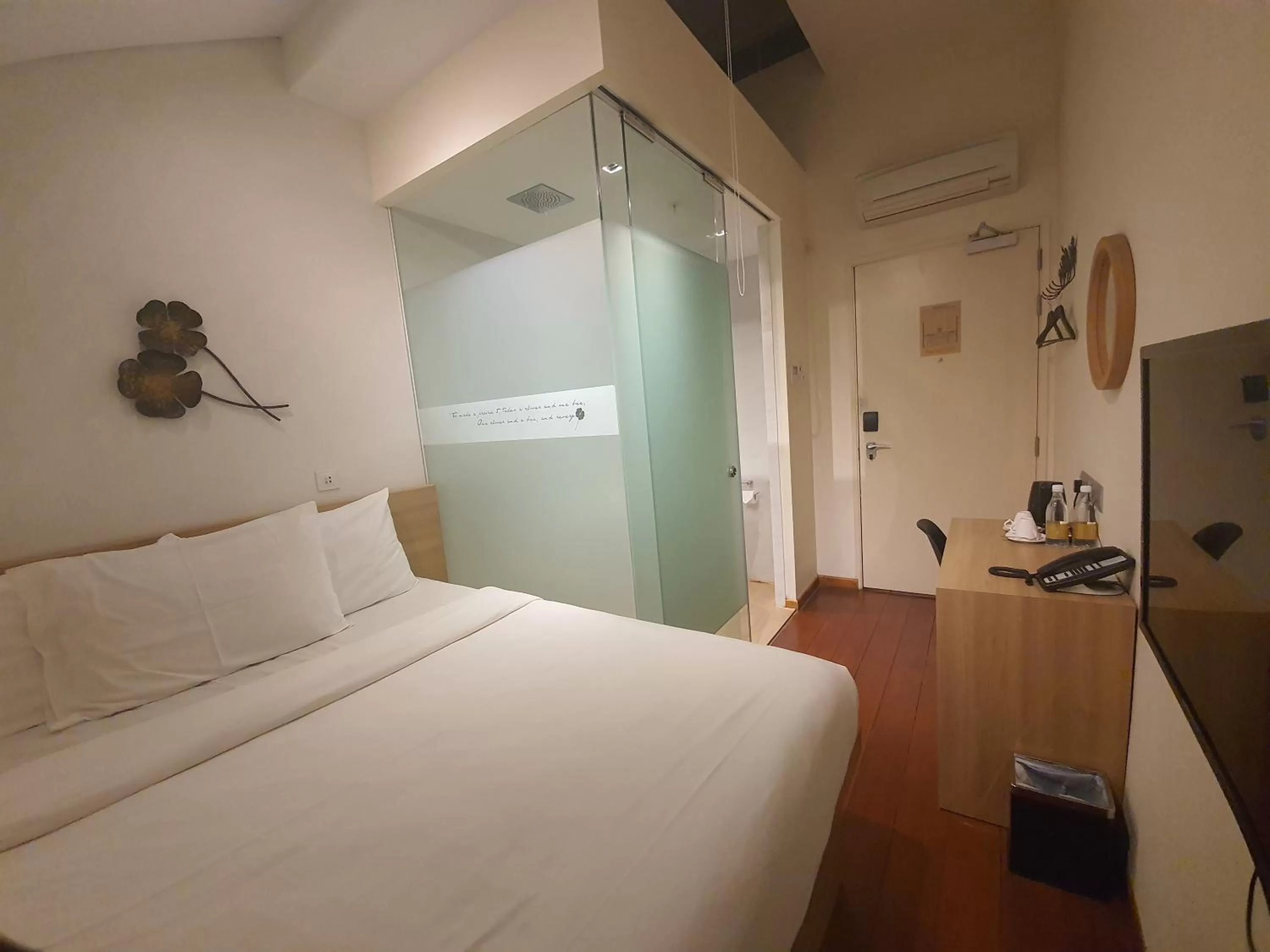 Superior Double Room (No Windows) in Hotel Clover 769 North Bridge Road