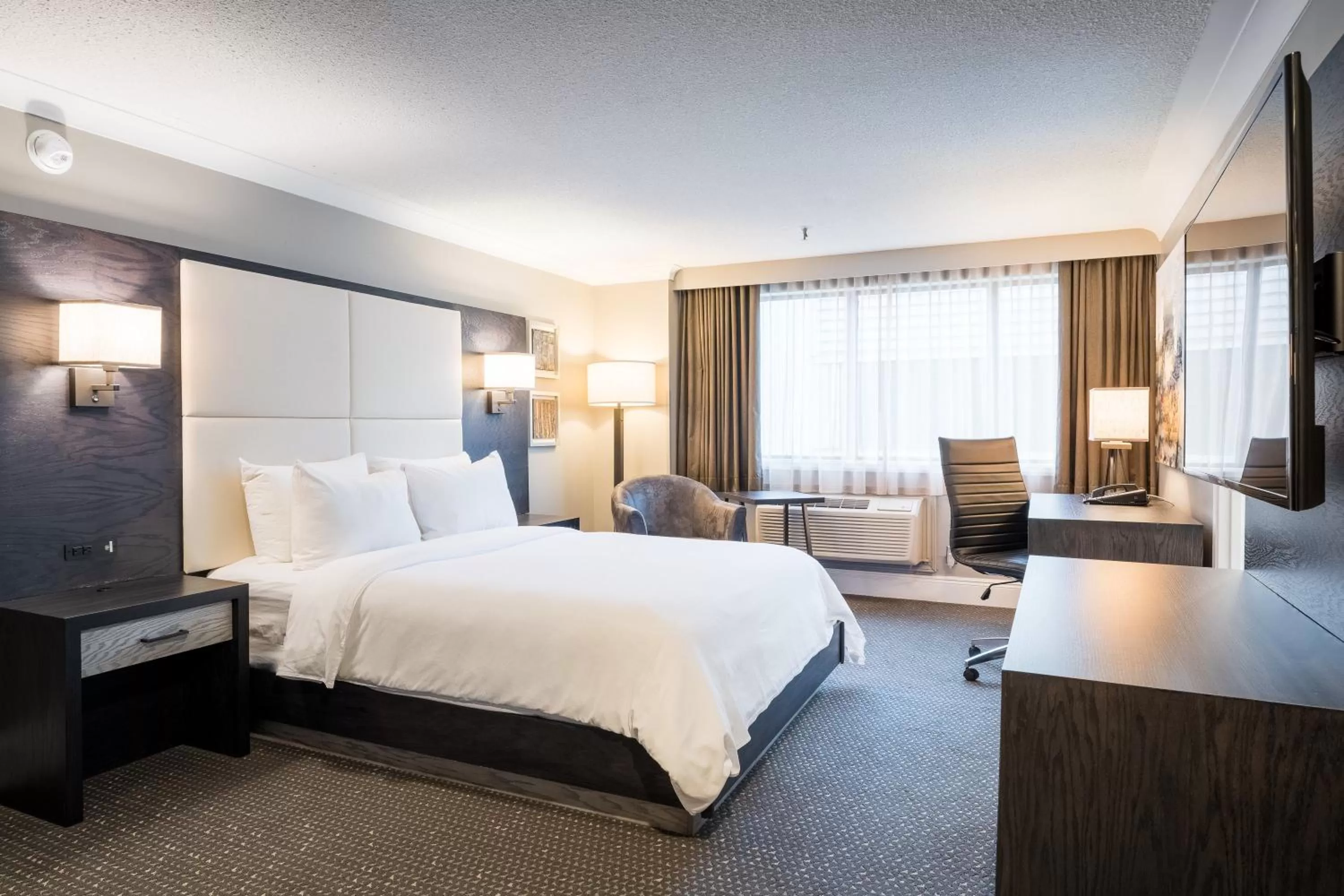 Photo of the whole room, Bed in Crowne Plaza Hotel Moncton Downtown by IHG