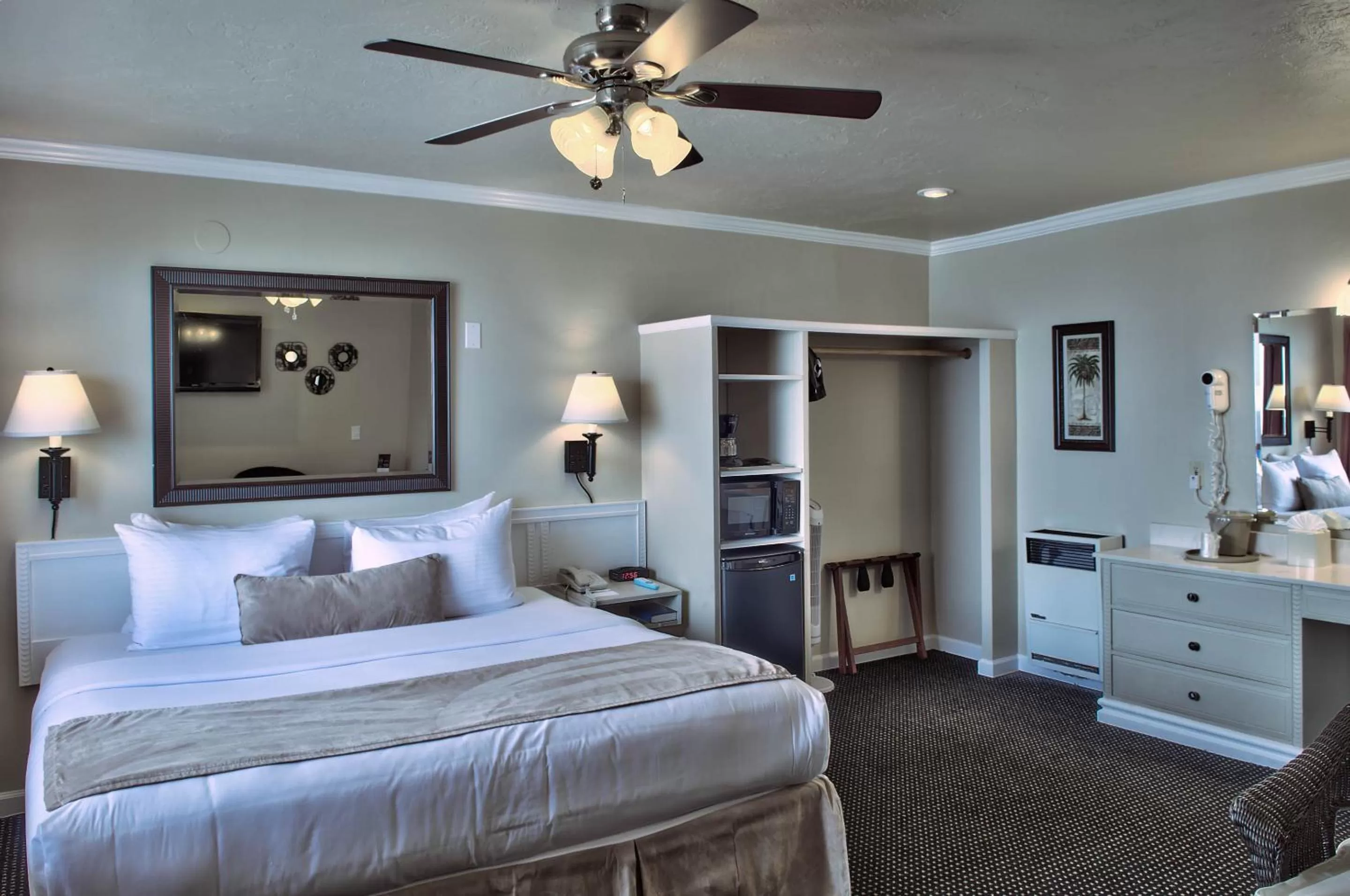 Bed in Lovers Point Inn