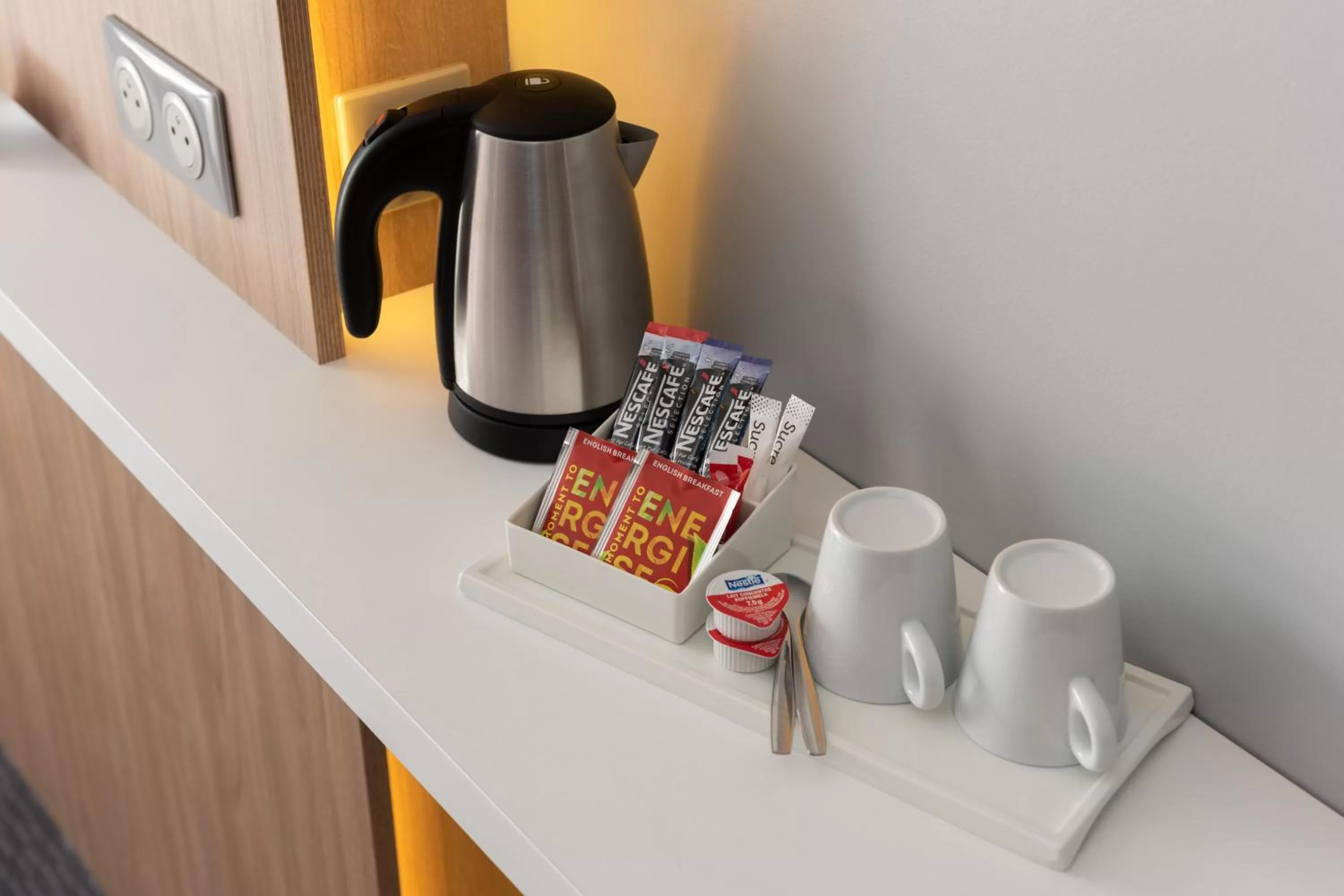 Coffee/tea facilities in Holiday Inn Express - Rouen Centre - Rive Gauche by IHG