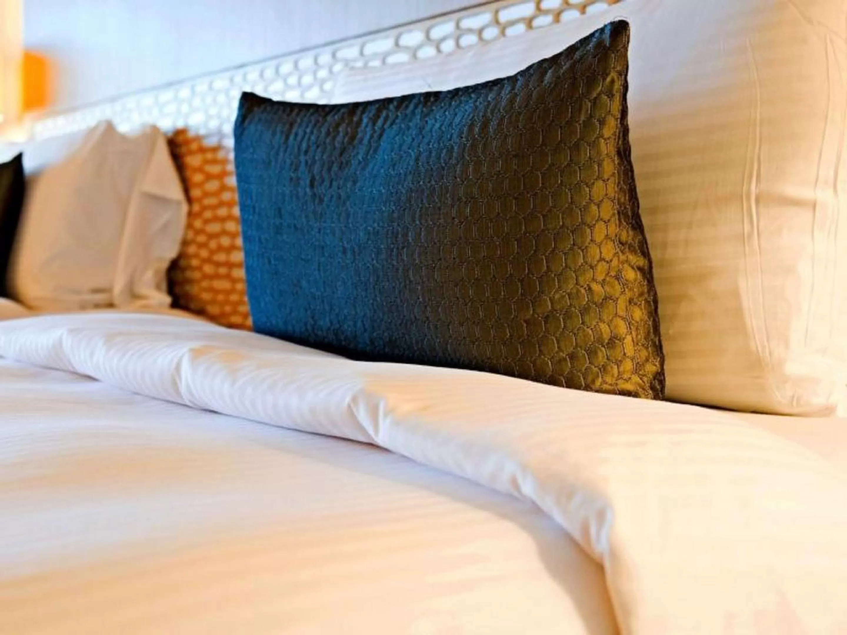 Bedroom, Bed in Cliff Hotel