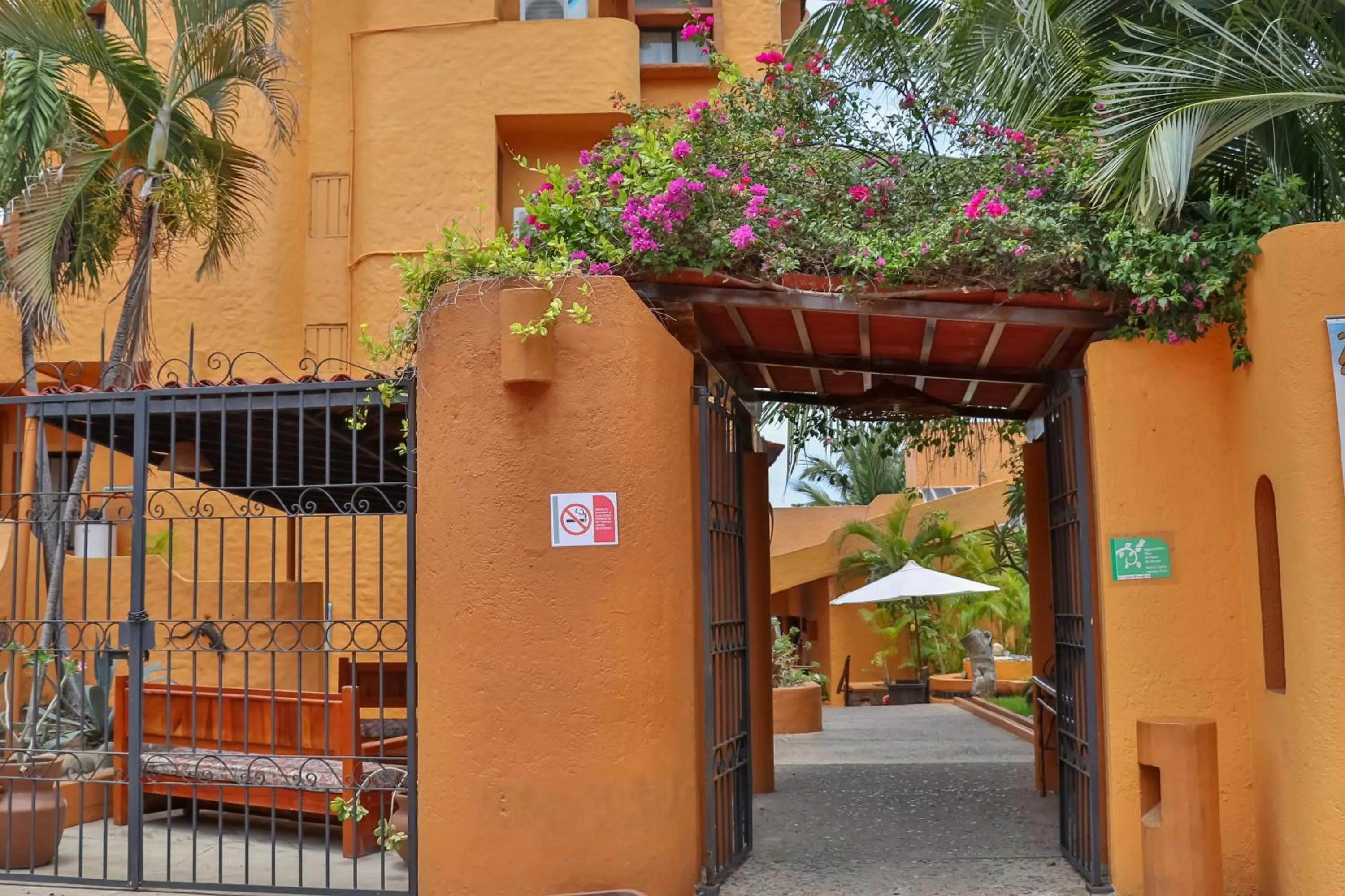 Property building in Villas Miramar