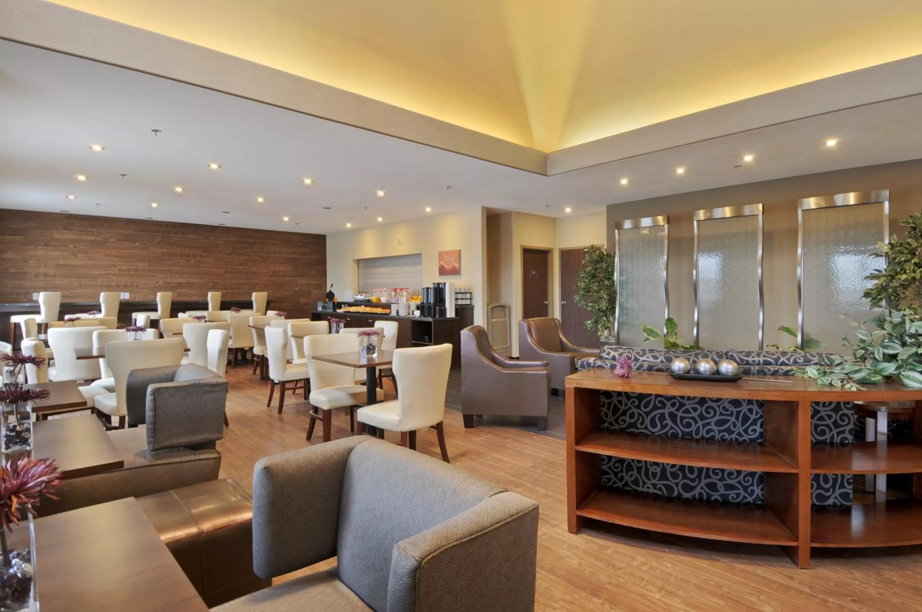 Restaurant/places to eat in Days Inn by Wyndham Regina Airport West