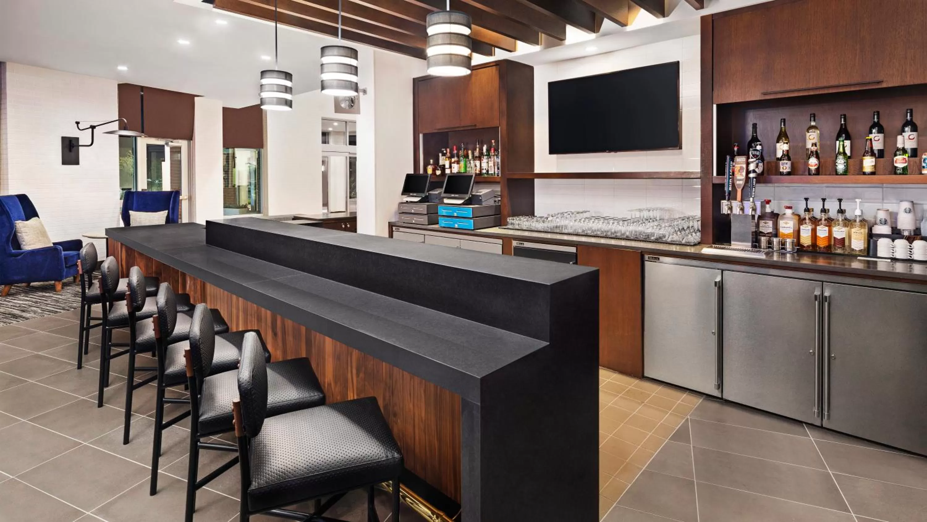 Lounge or bar in Hyatt Place Jacksonville St. Johns Town Center