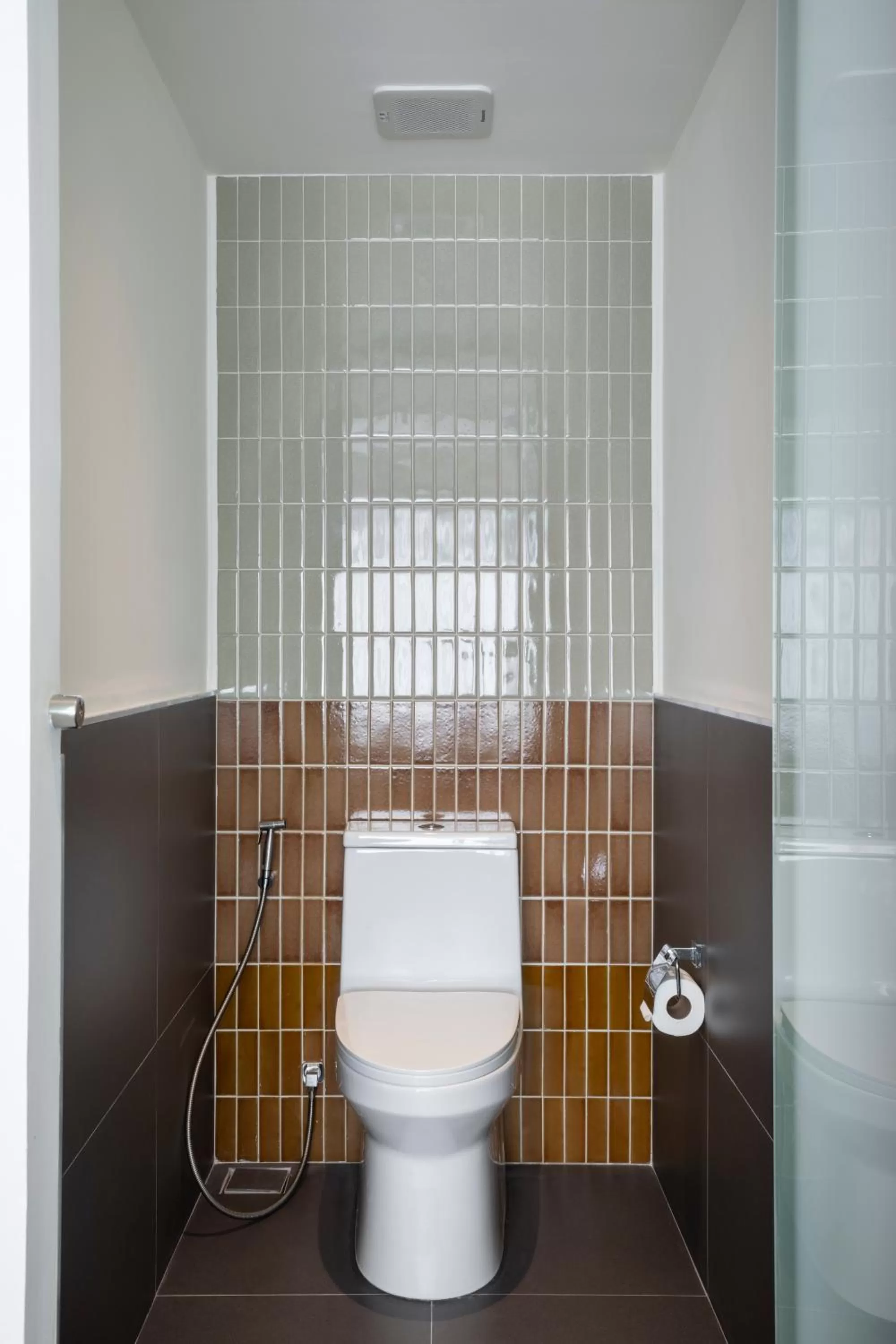 Shower in Lilit Bang Lumphu Hotel