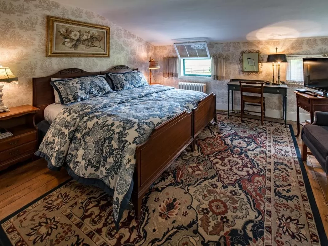 King Room in The Neighbour House B&B