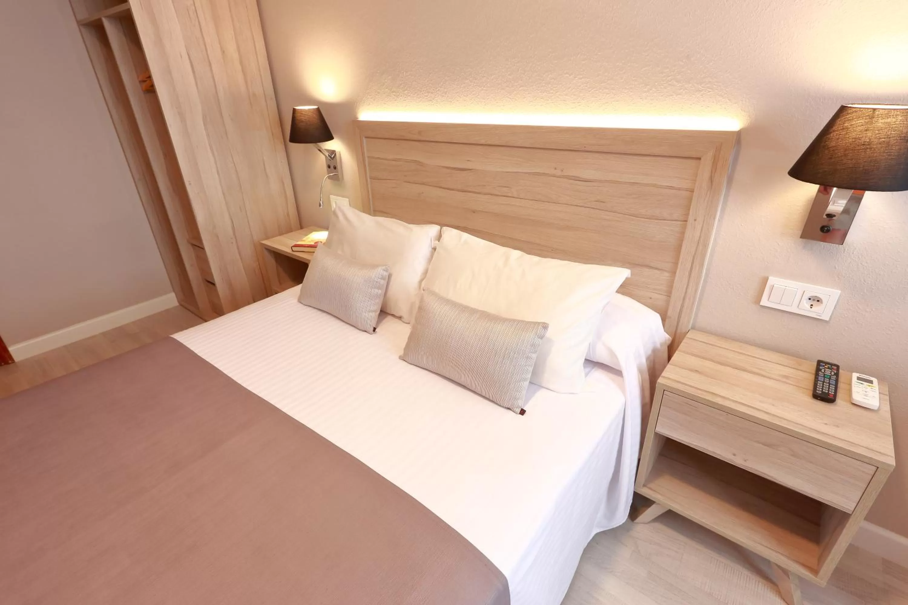 Decorative detail, Bed in Hotel Villa de Verín