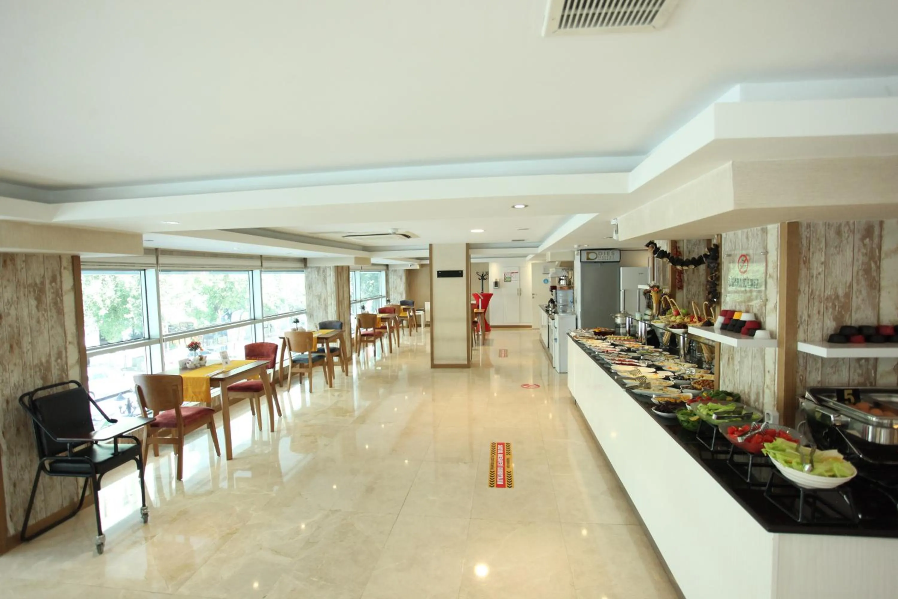 Restaurant/places to eat in Dies Hotel