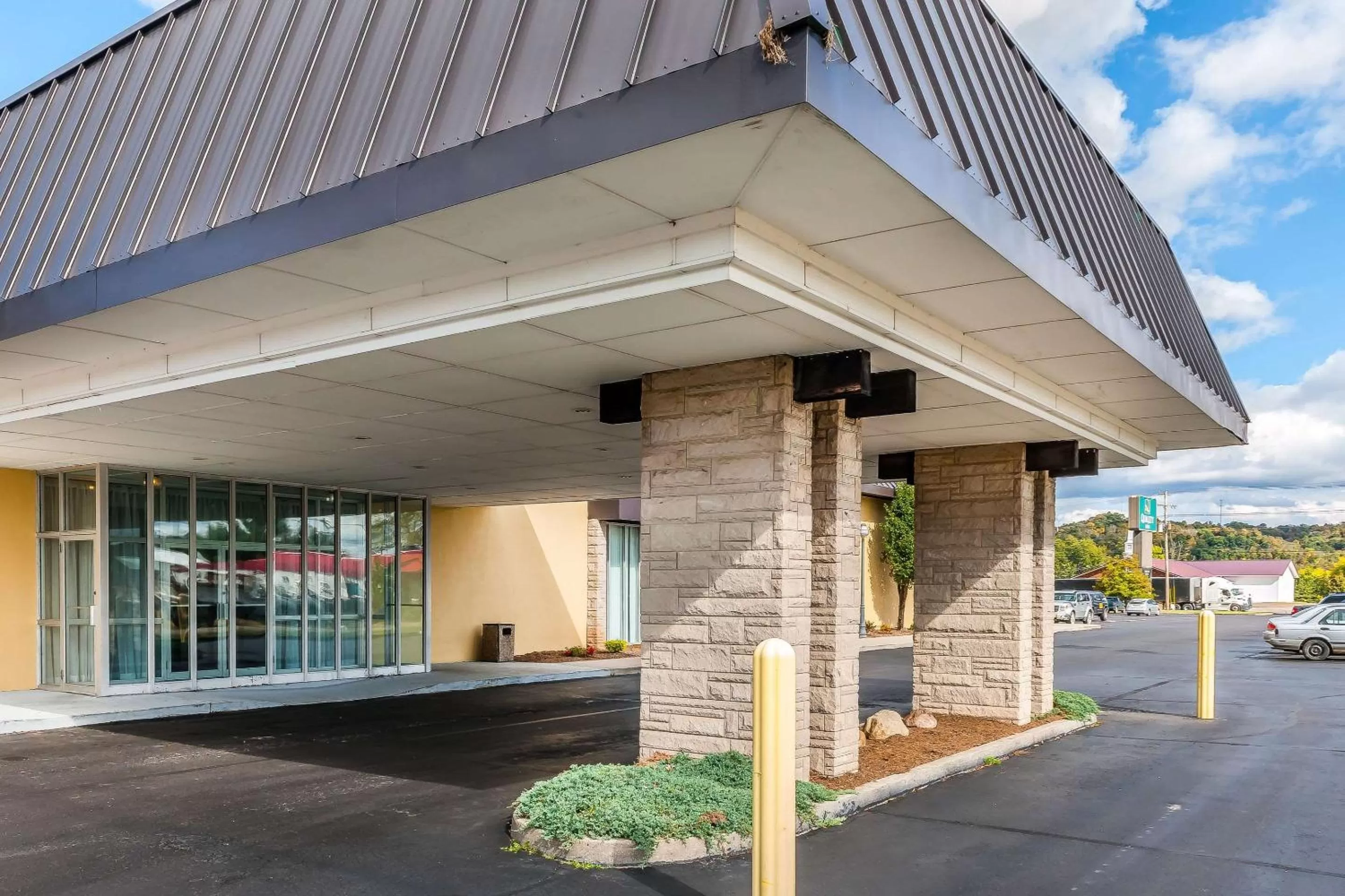 Property building in Quality Inn Gallipolis
