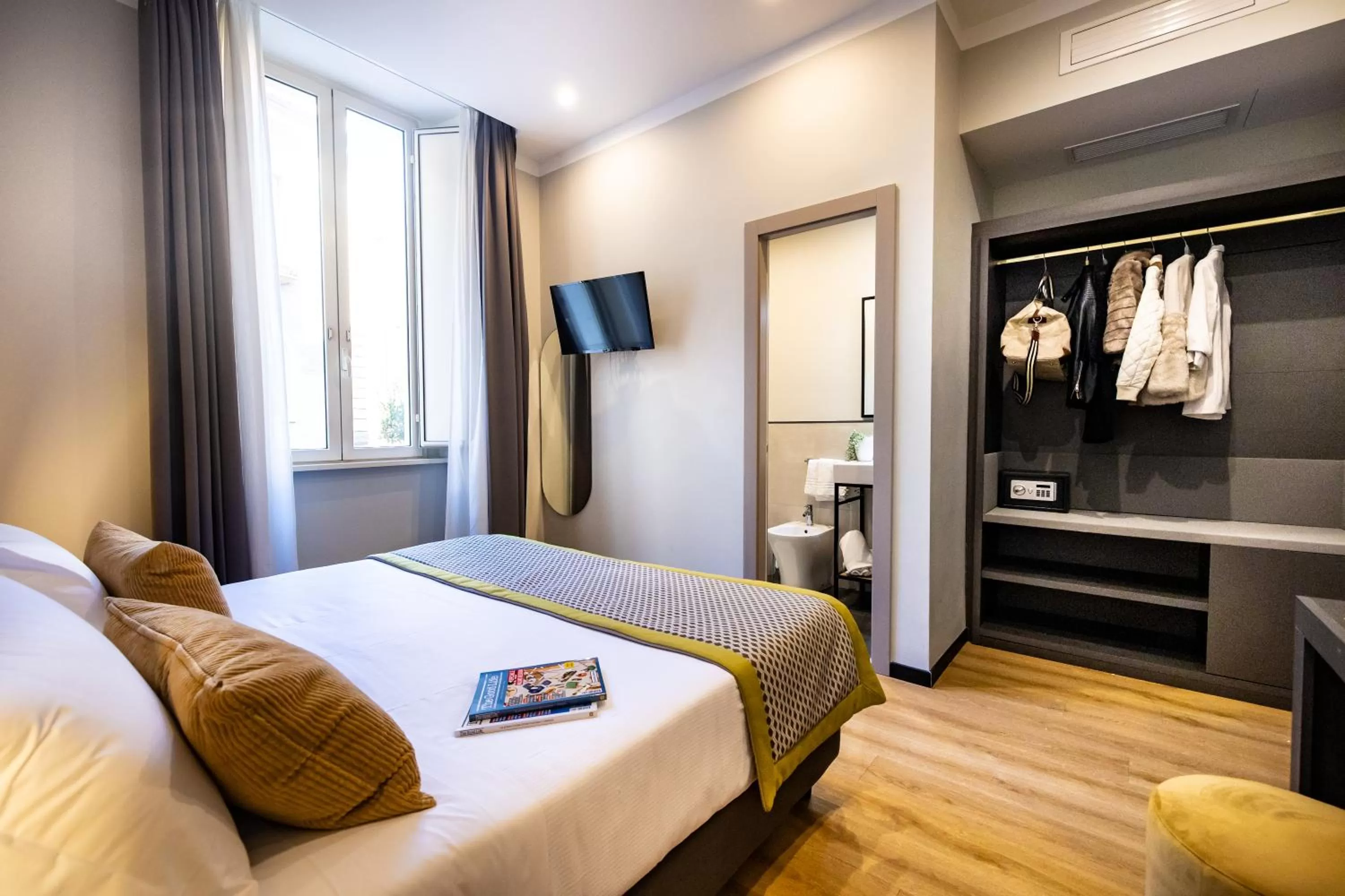 Photo of the whole room, Bed in The Cross Hotel