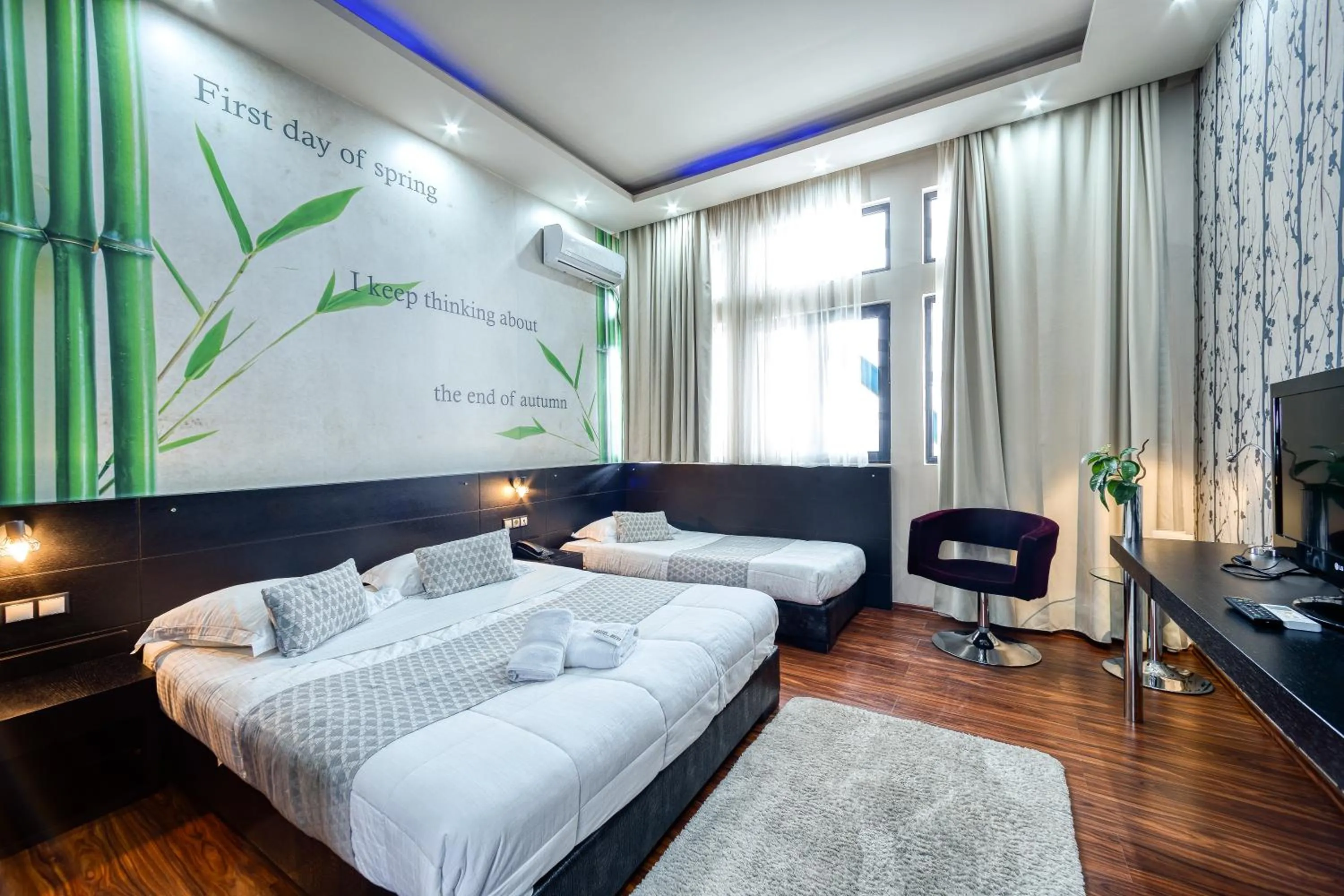 Photo of the whole room, Bed in Gallery Art Hotel