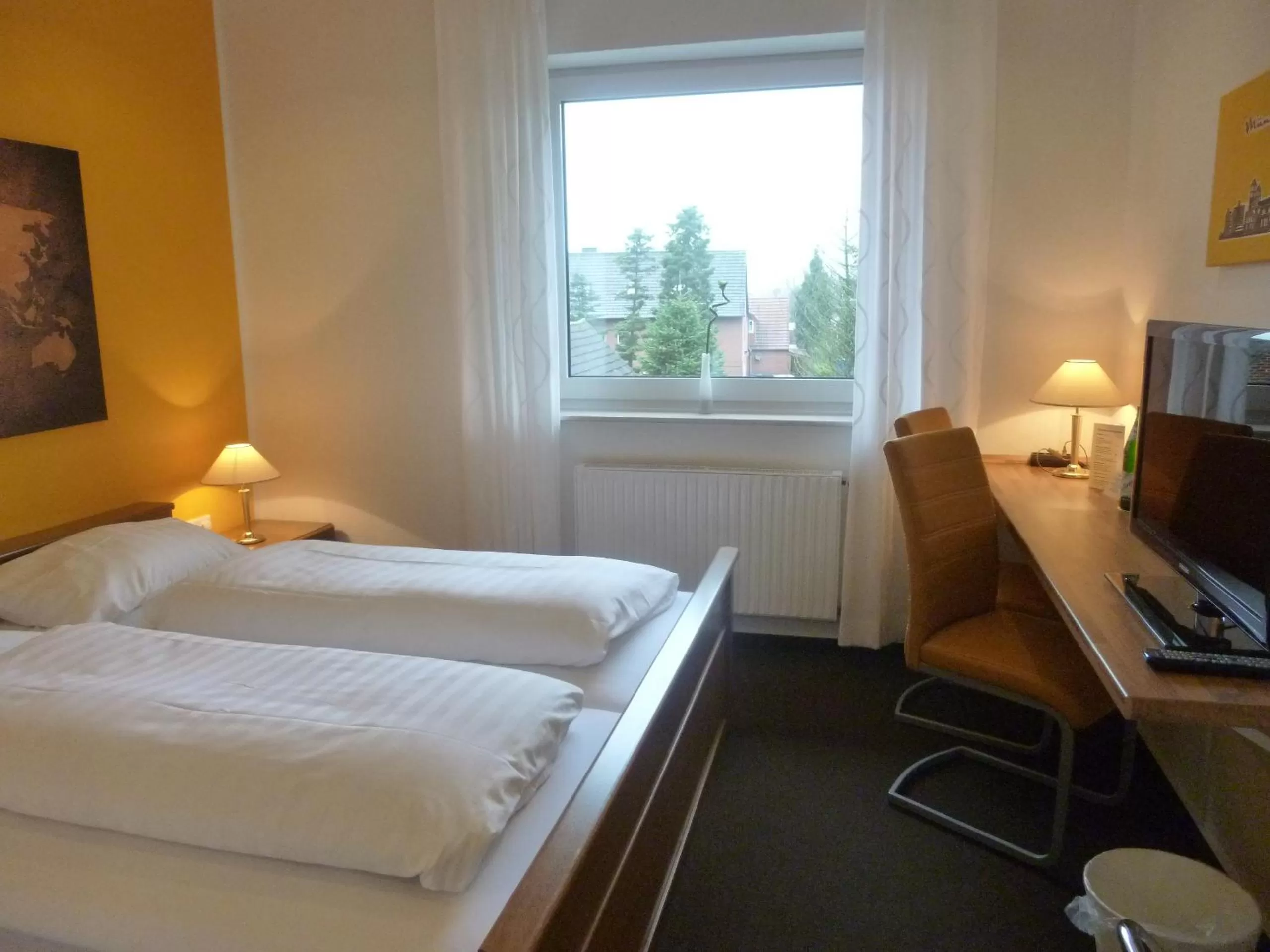 Photo of the whole room, Bed in Hotel van Lendt garni
