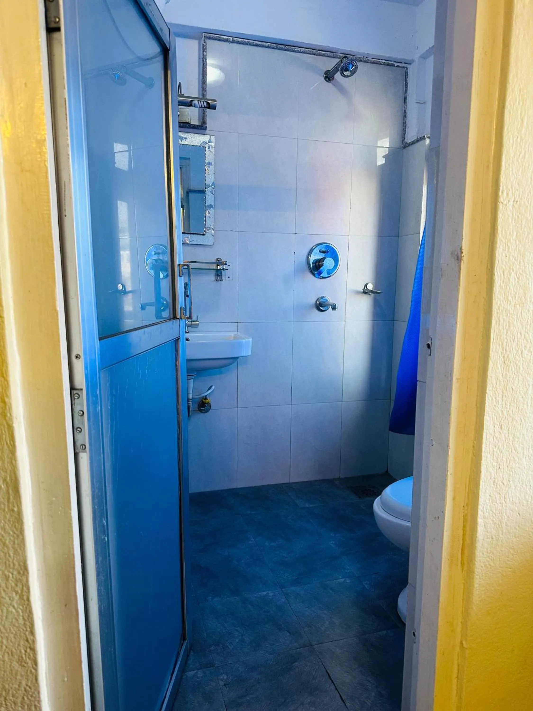 Bathroom in Hotel Travelers Home