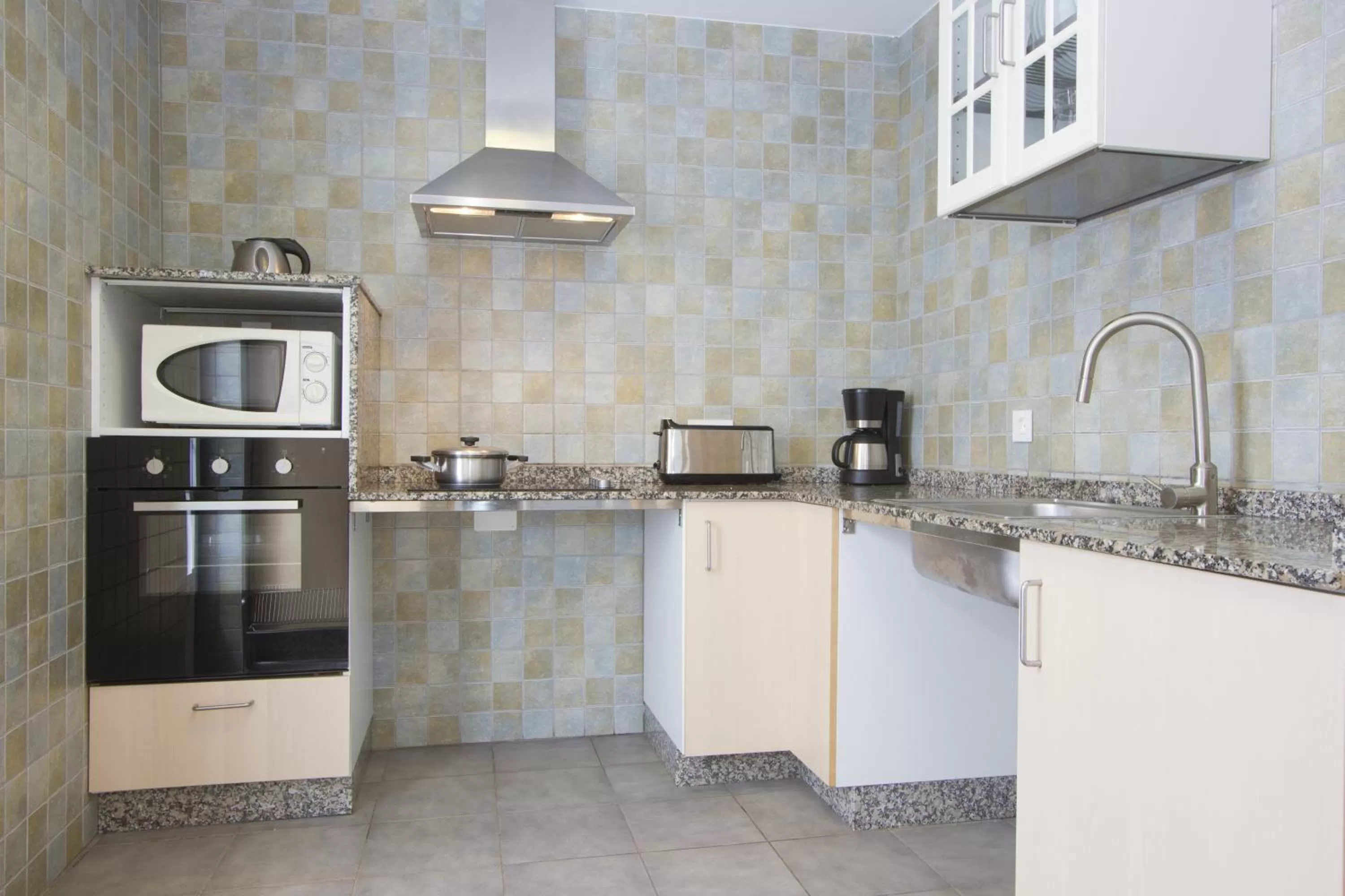 Kitchen or kitchenette in Nautilus Lanzarote