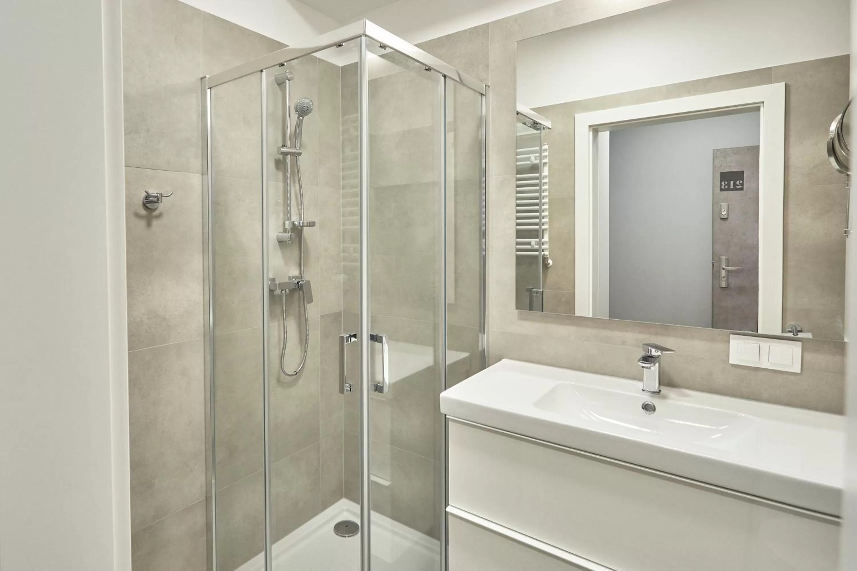 Shower in RAJSKA 3 by PI Apartments