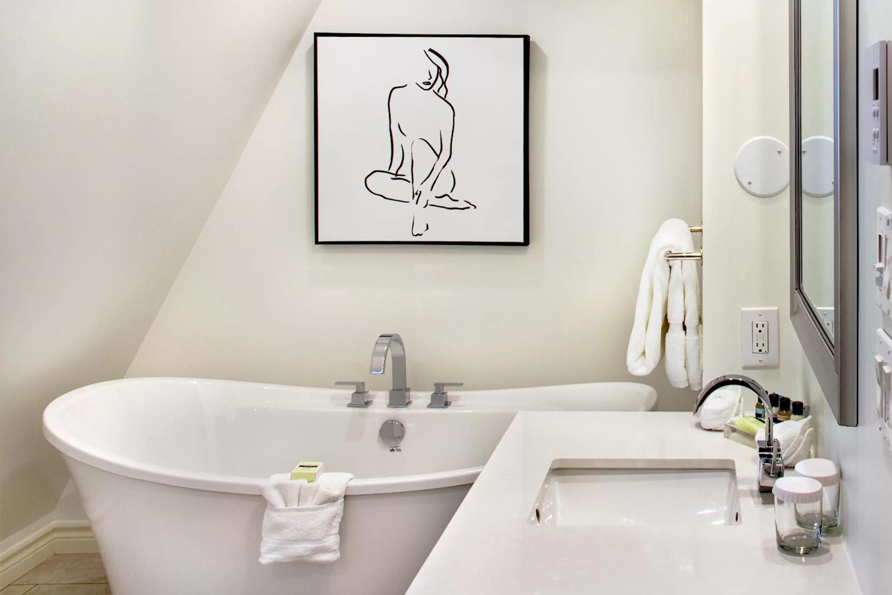 Bathroom in Hotel Manoir D'Auteuil - Par Aneyro