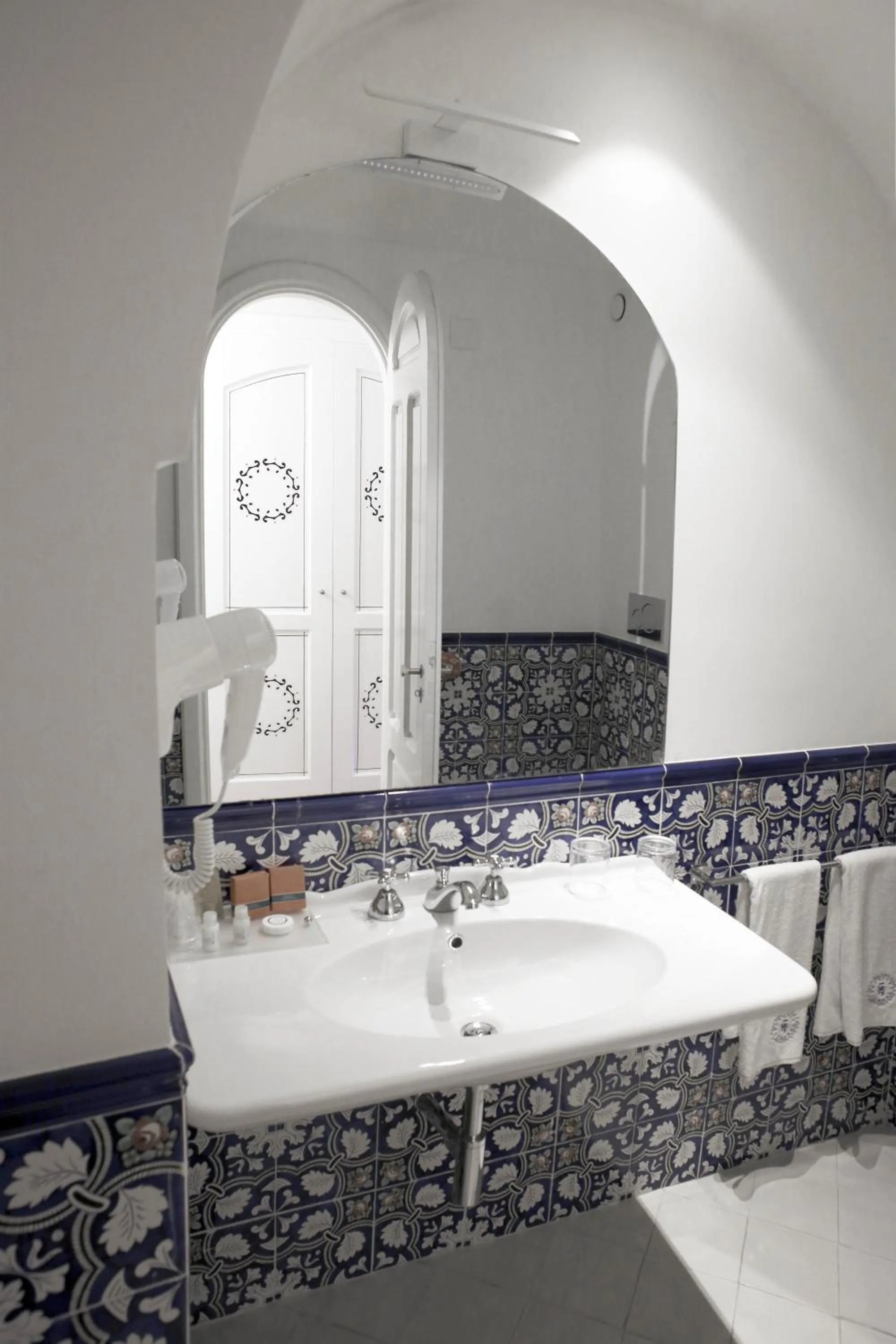 Bathroom in Palazzo Confalone