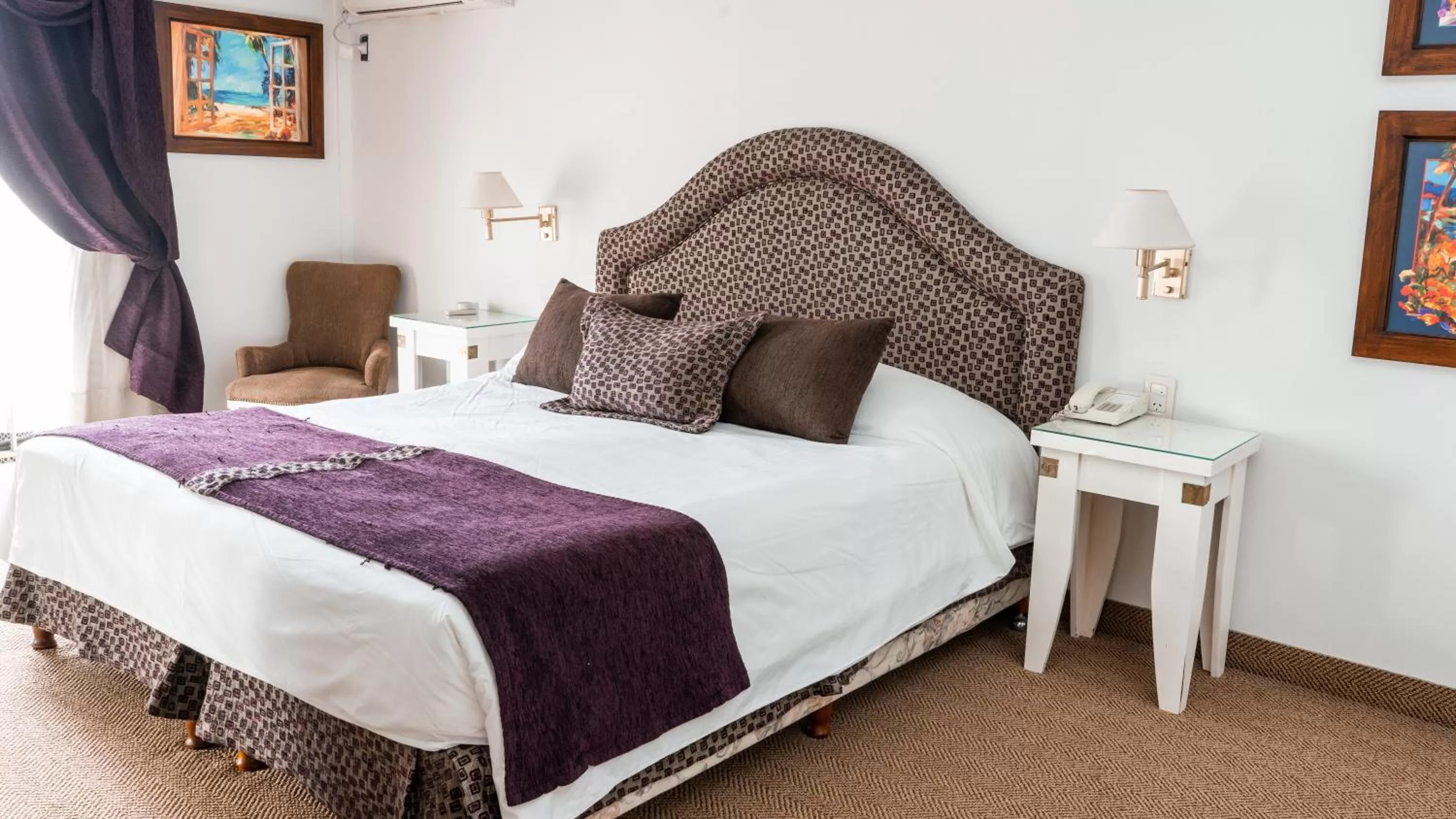 Bed in Hotel Metropol