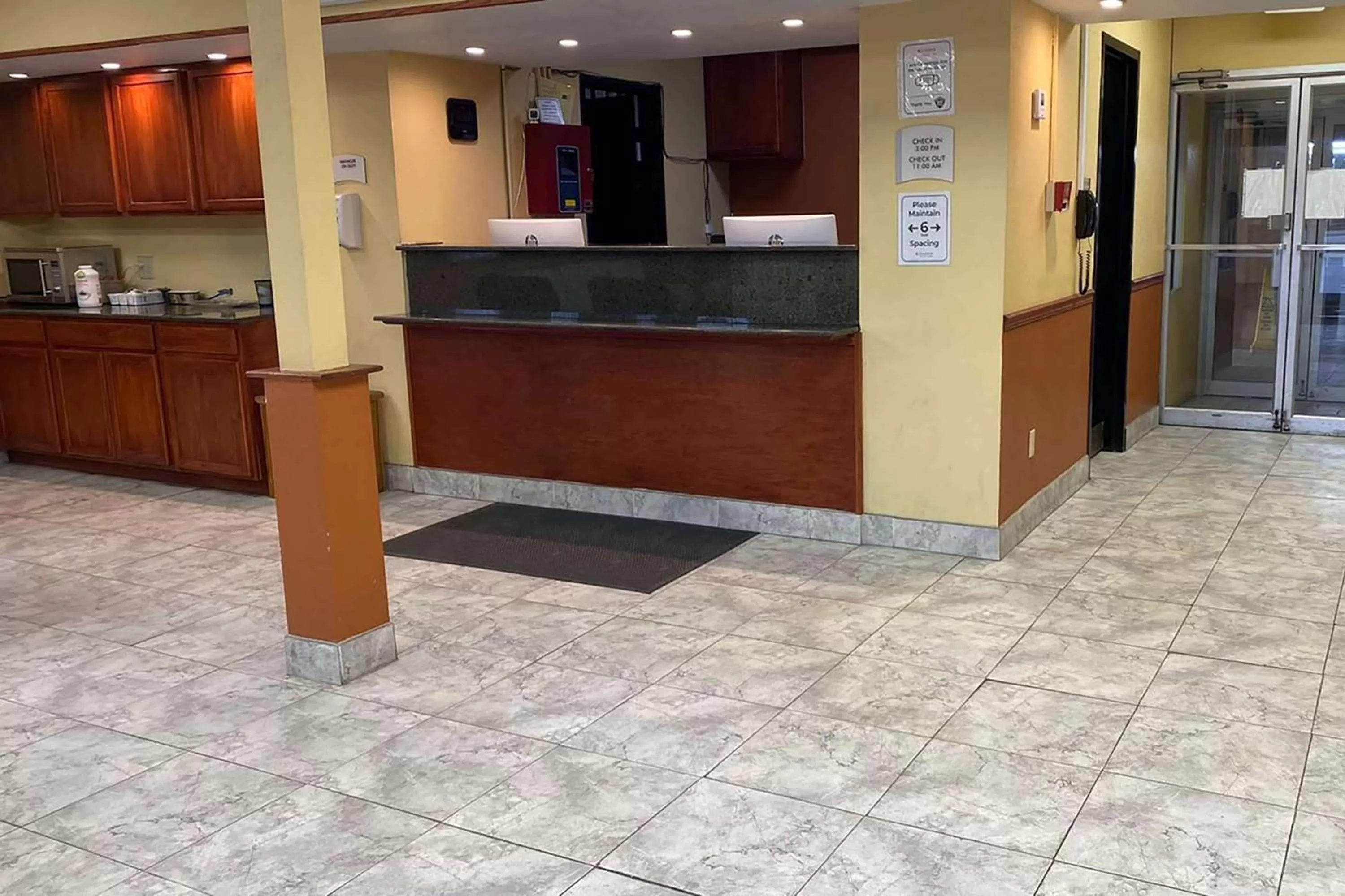 Lobby or reception in Ramada by Wyndham Rome - Verona