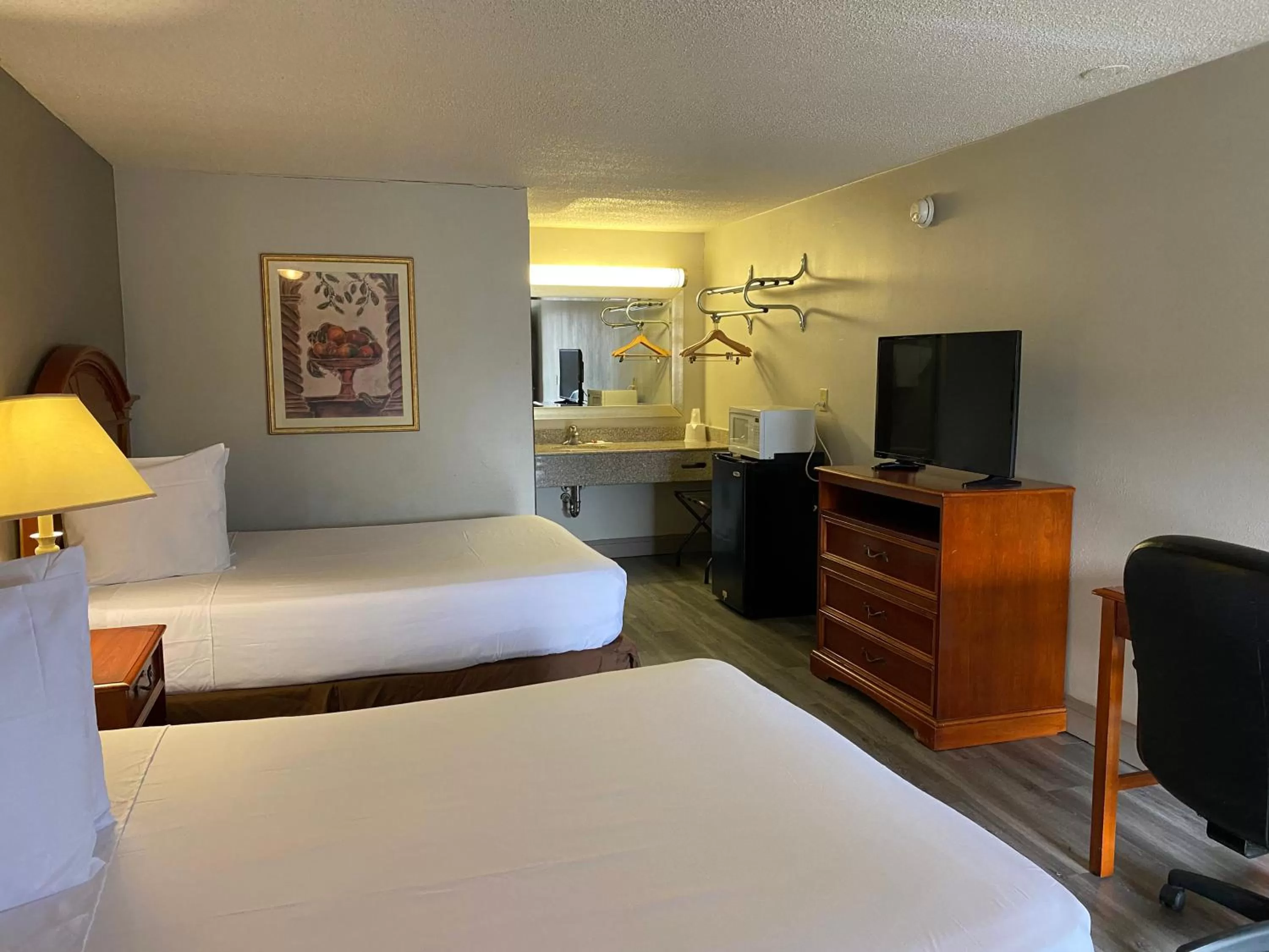 Bedroom, Bed in Travelodge by Wyndham Laurel Ft Meade Near NSA