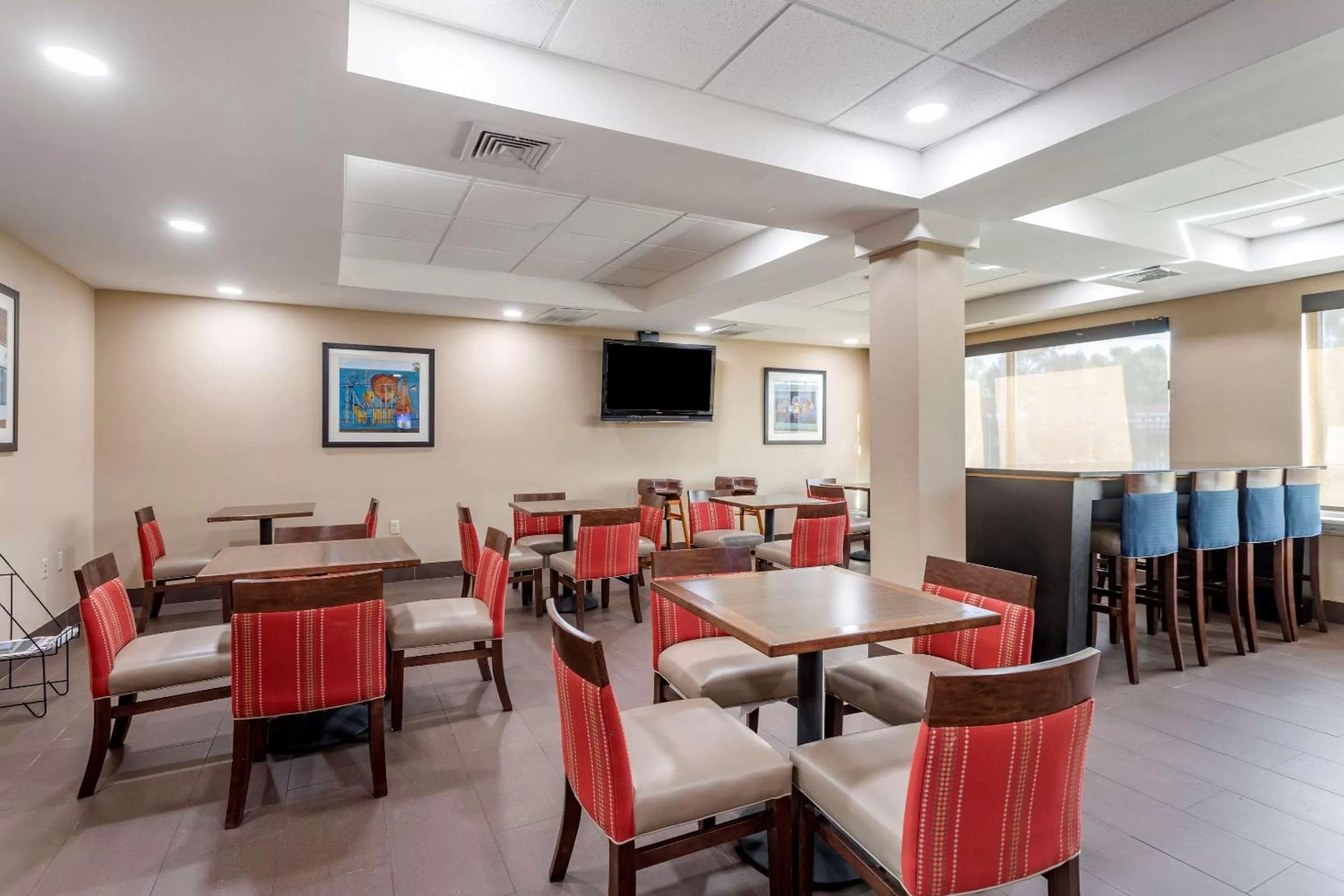 Restaurant/places to eat in Comfort Inn & Suites Atoka-Millington