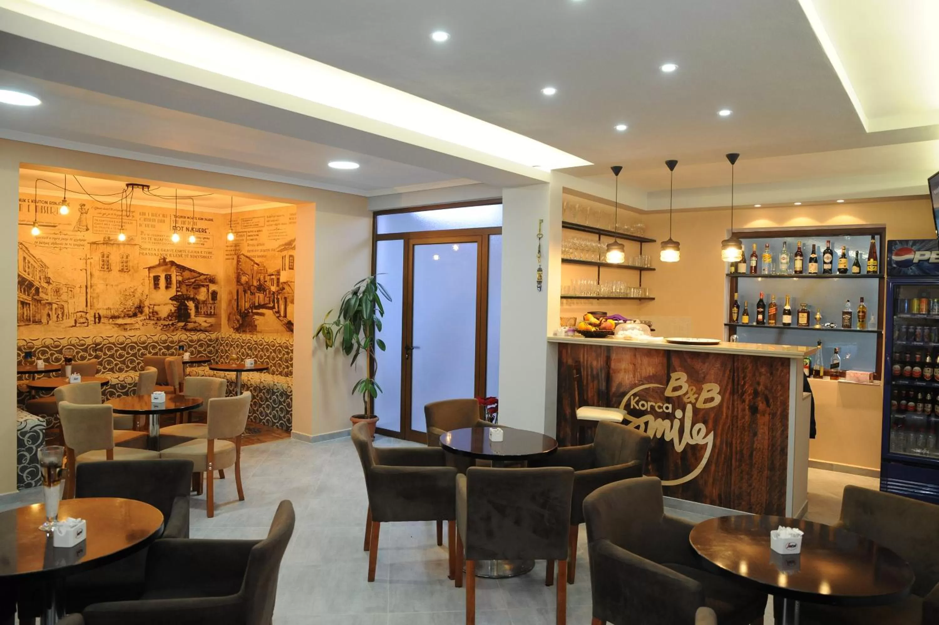 Communal lounge/ TV room in KorcaSmileHotel