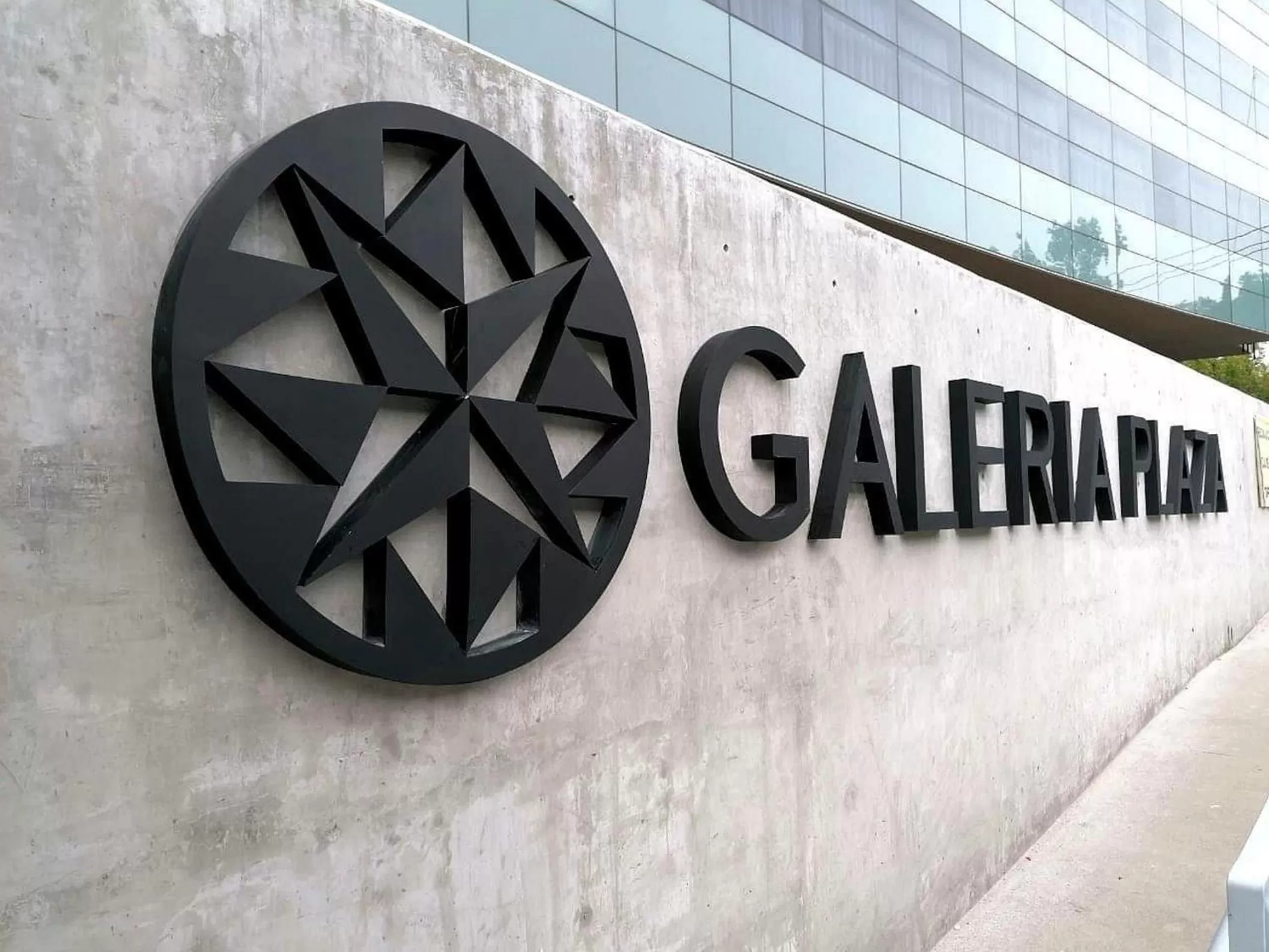 Facade/entrance in Galeria Plaza San Jeronimo