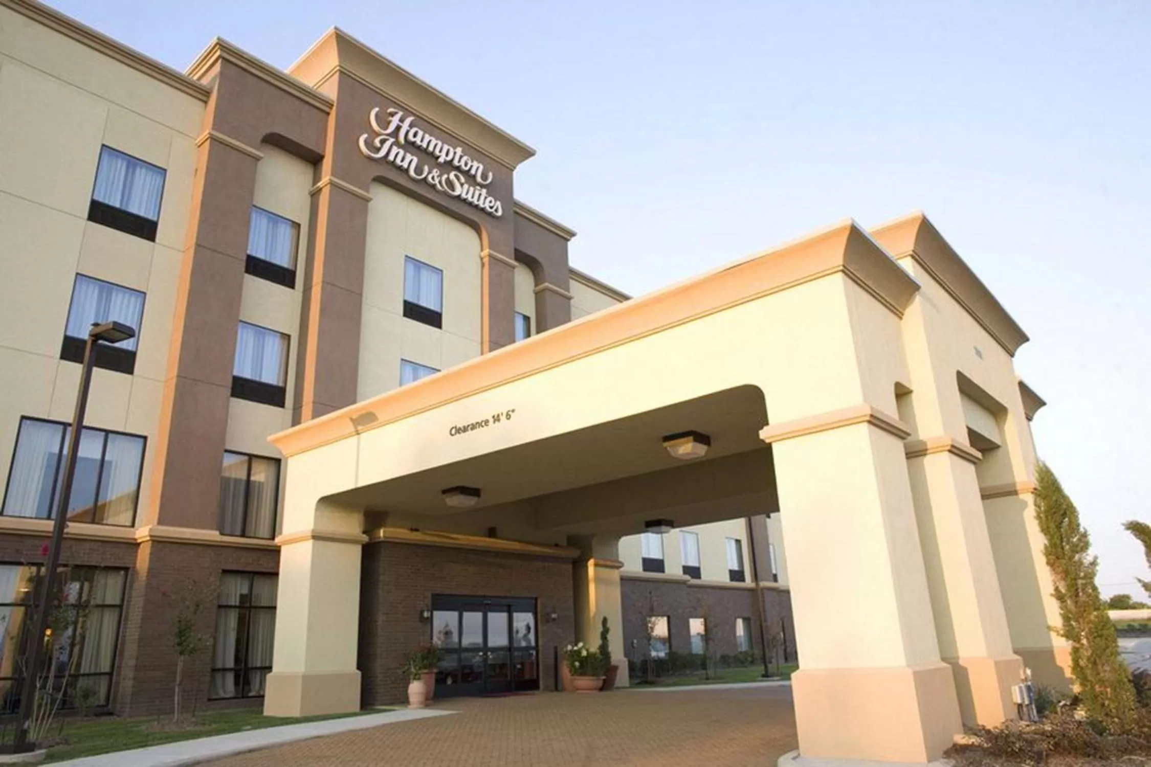 Property building in Hampton Inn & Suites Dallas-DeSoto