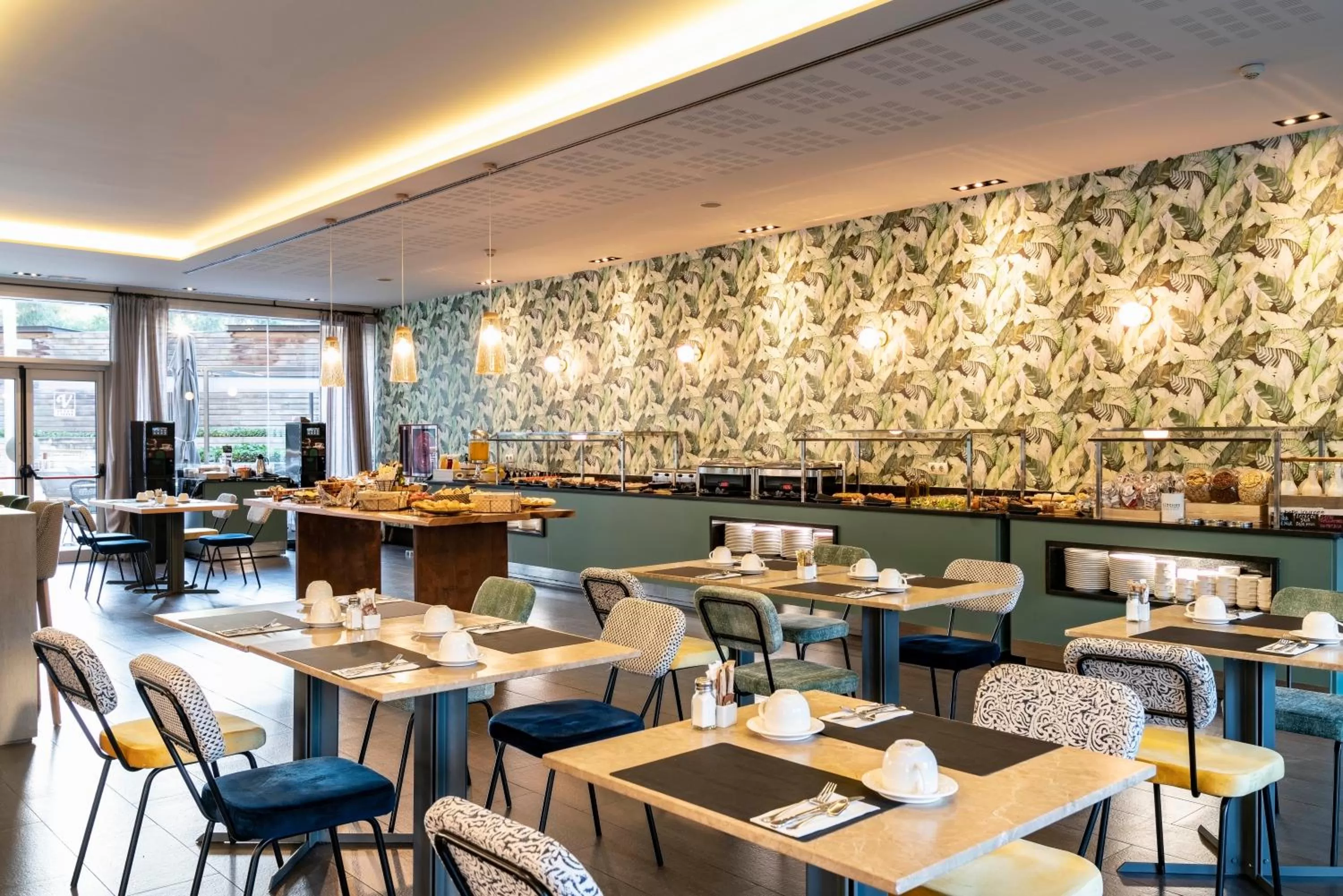 Restaurant/places to eat in Vincci Maritimo